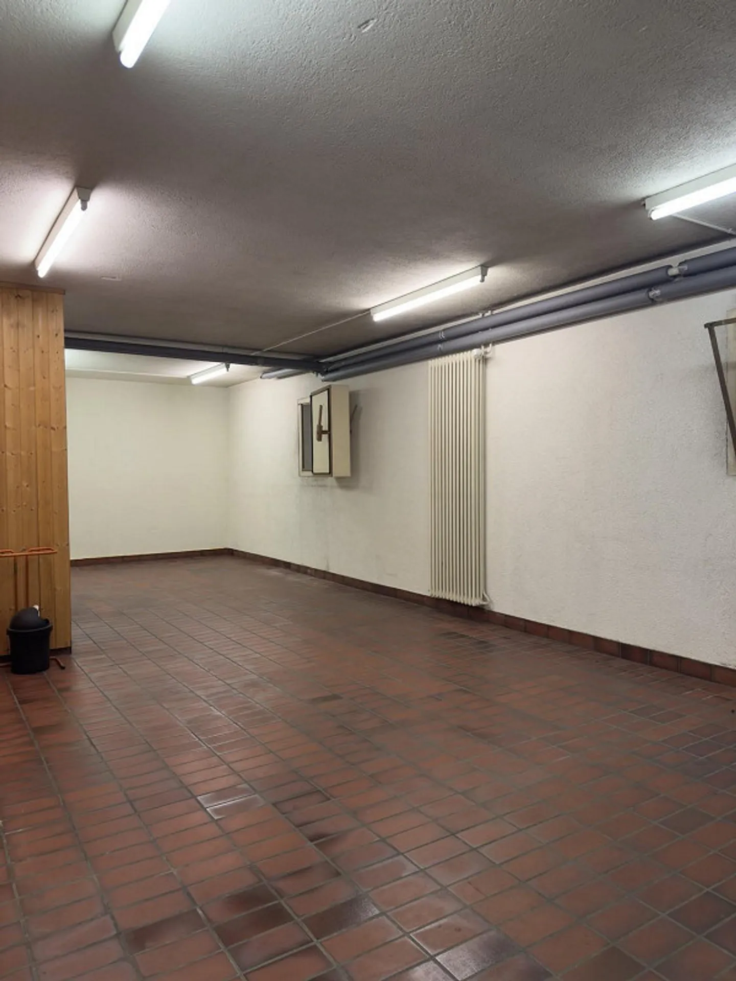 Espace de stockage au sous-sol - Photo 3 sur 4