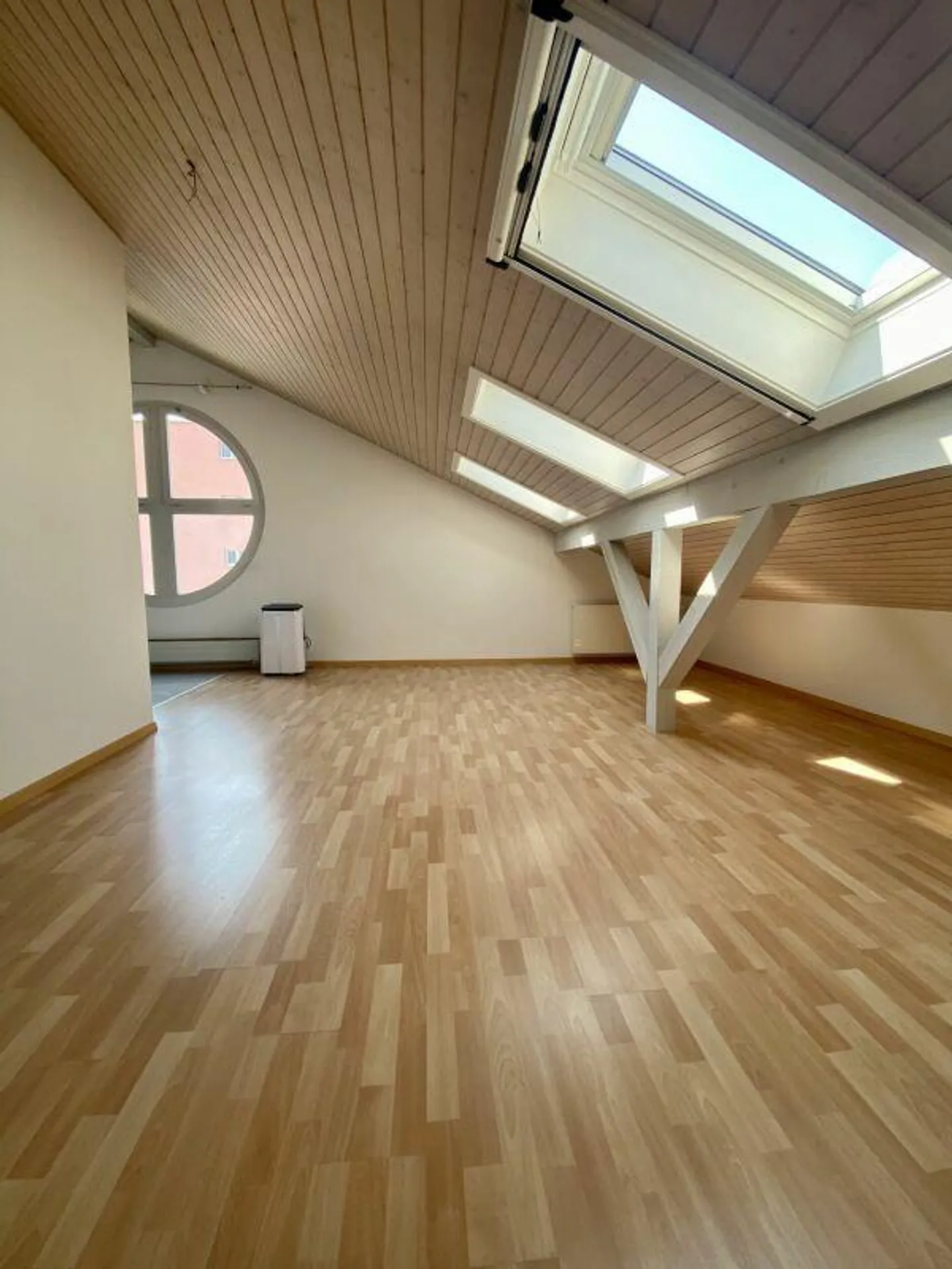 Charmante Dachwohnung - Foto 1 von 6