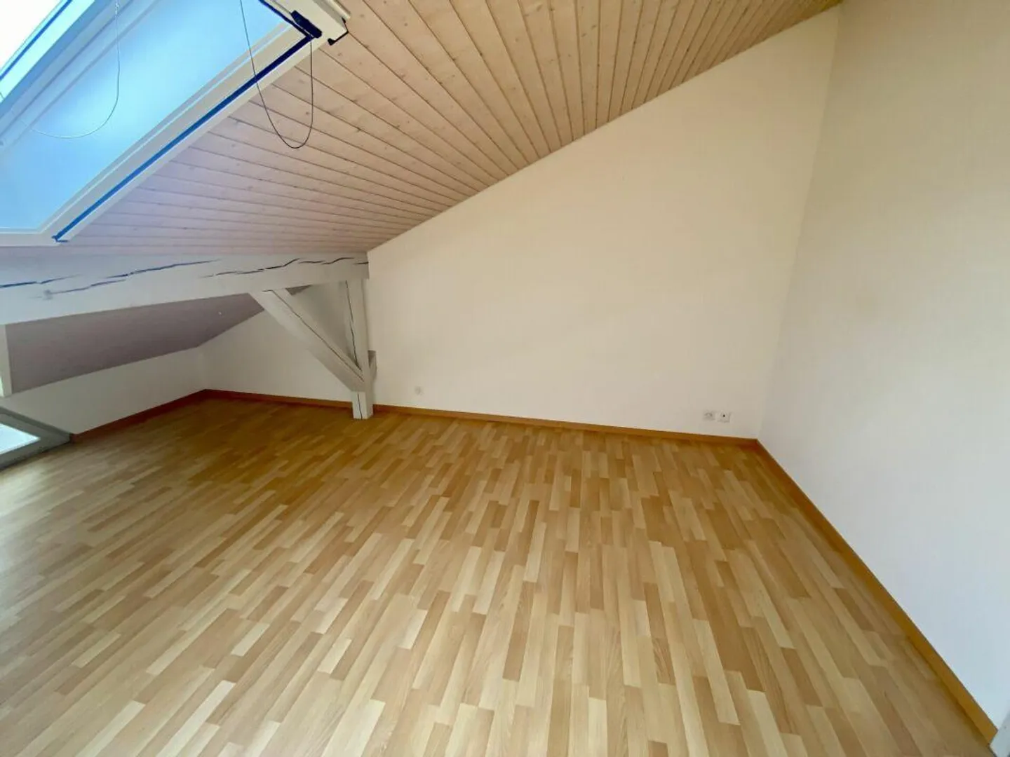 Charmante Dachwohnung - Foto 2 von 6