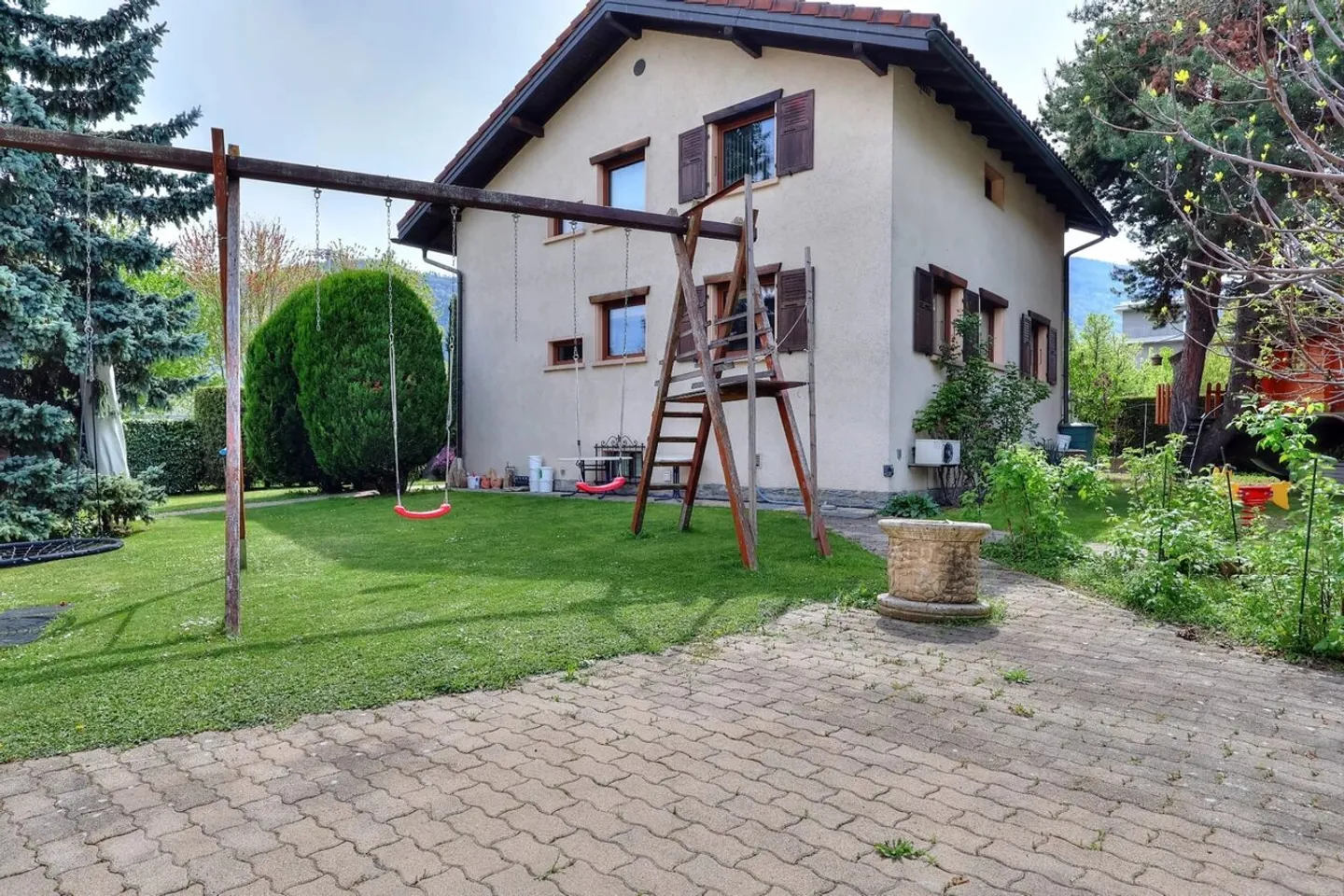 Sion | Villa individuale di carattere in un contesto verde - Foto 3 di 12