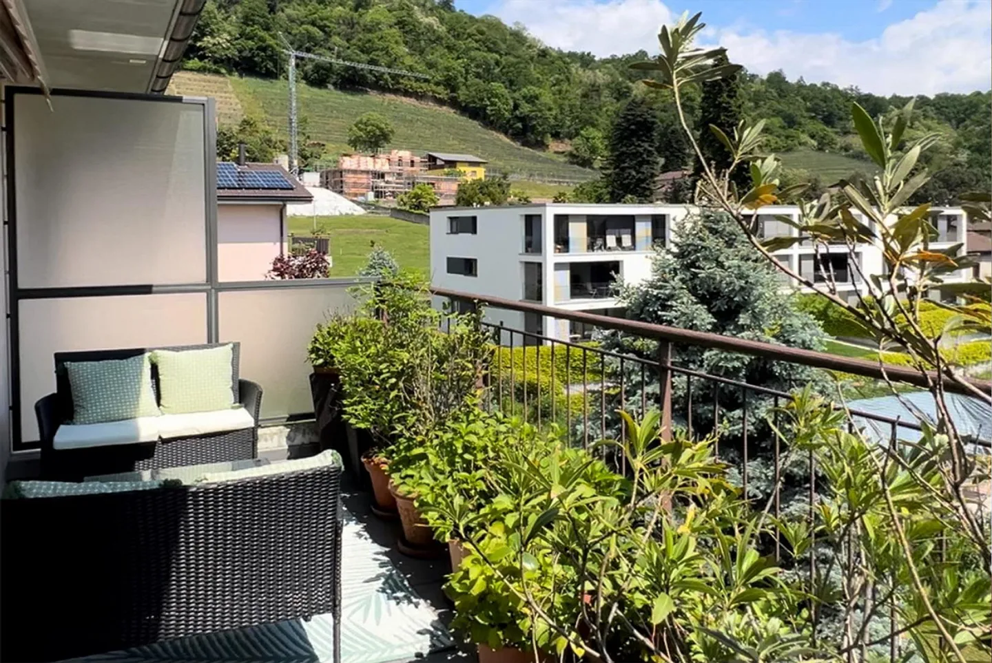 ENORMES UND HELLES DACHGESCHOSS 8.5 ZIMMER IN LAMONE - Foto 9 von 10