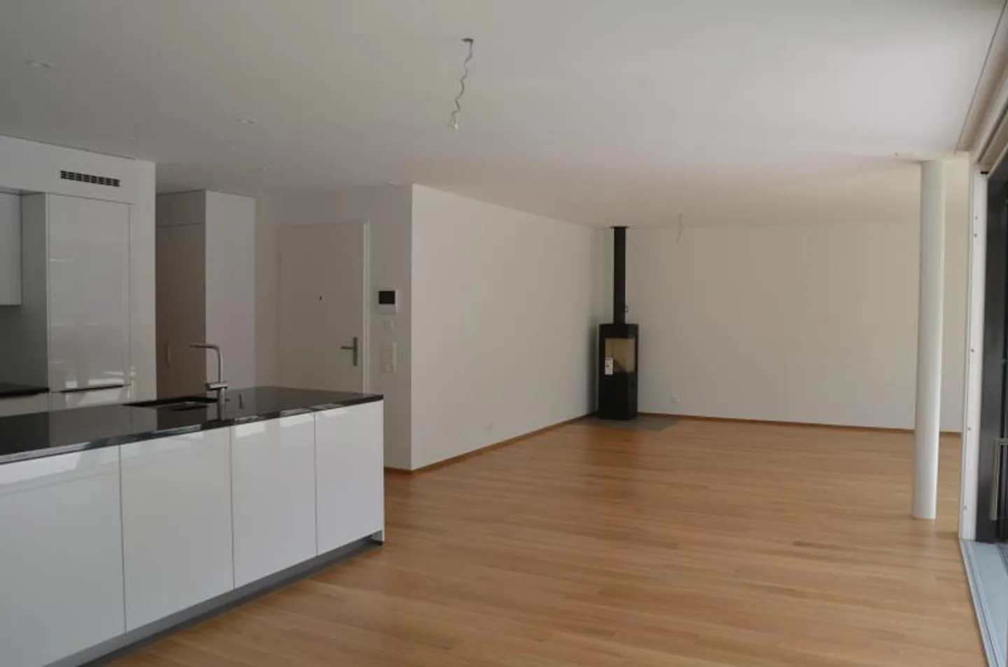 Modern and spacious 4.5-room apartment on the ground floor - Photo 3 of 6