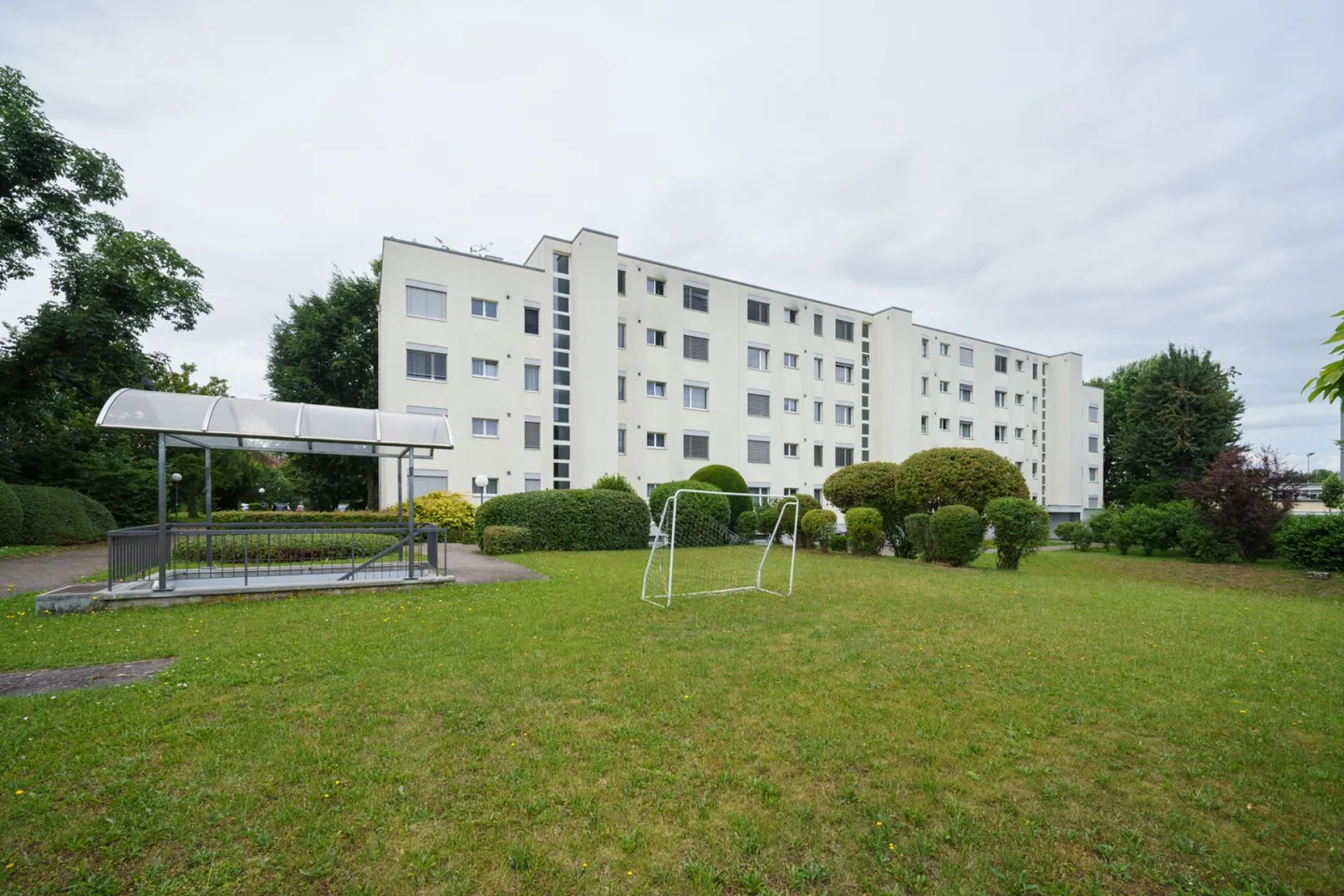 4.0-room apartment with a parking space (+CHF 35,000.00) - Photo 2 of 17