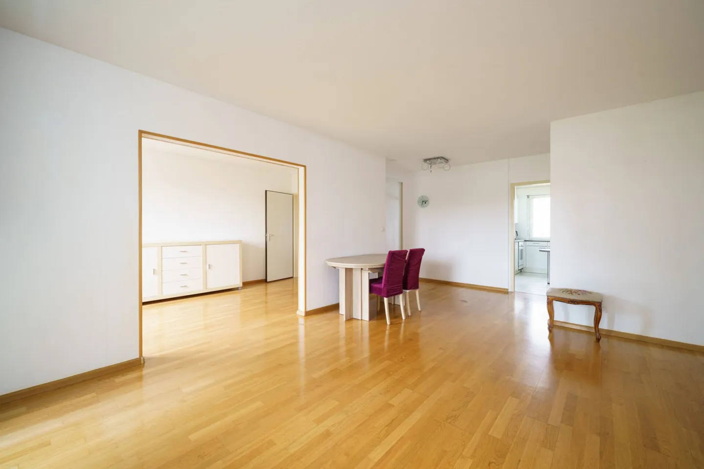 4.0-room apartment with a parking space (+CHF 35,000.00) - Photo 6 of 17
