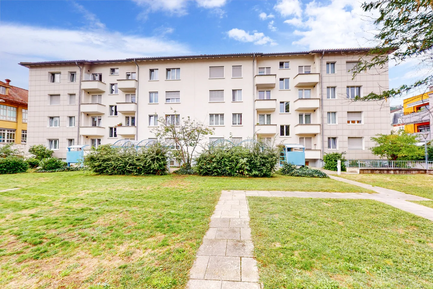 Quiet residential area near city center - Photo 2 of 9