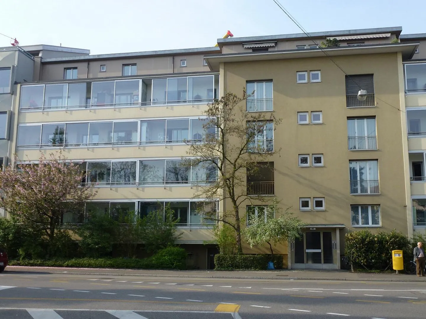 Charmante appartement 2 pièces avec balcon dans le quartier populaire de Neubad - Photo 1 sur 7