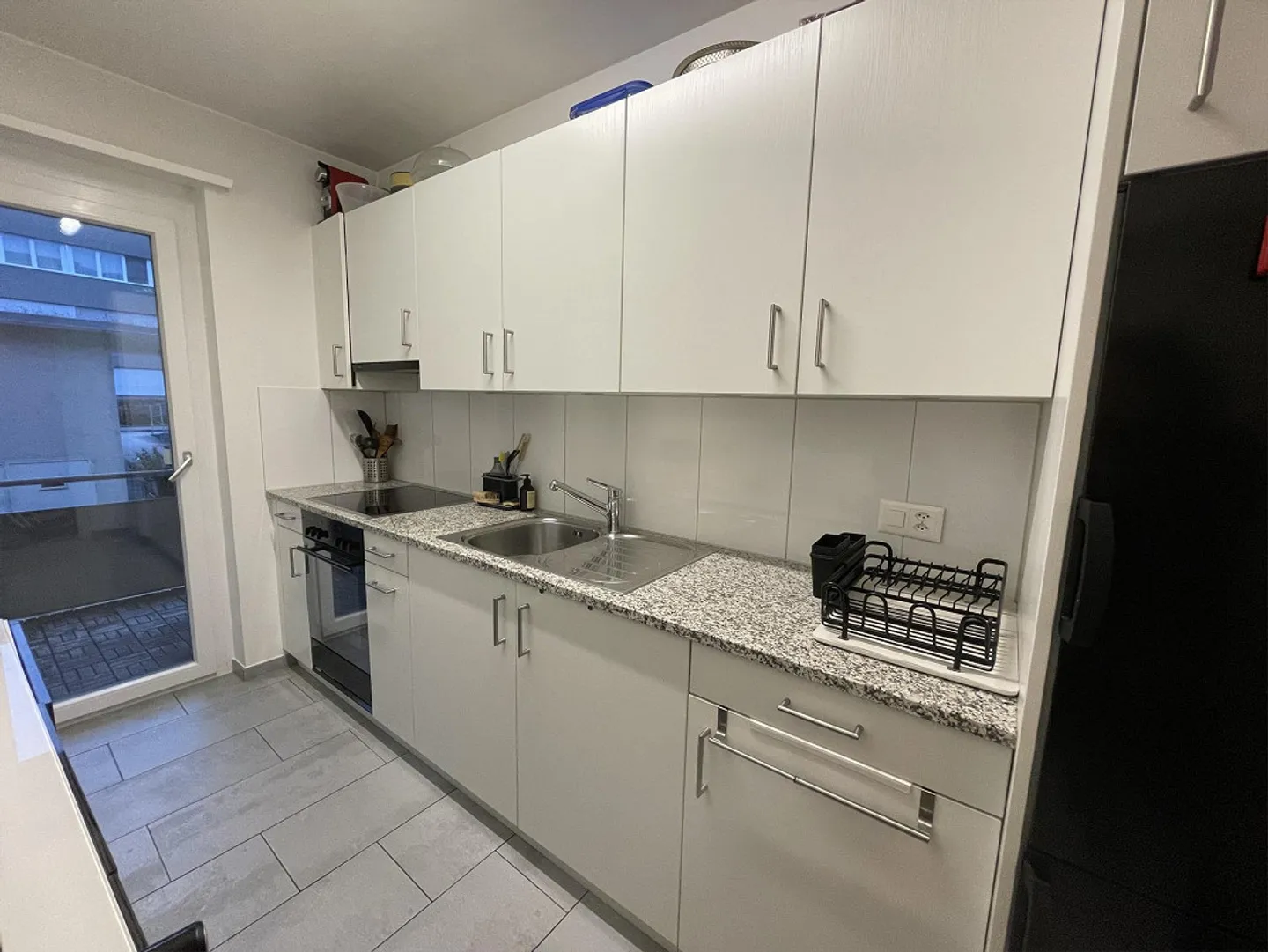 Charmante appartement 2 pièces avec balcon dans le quartier populaire de Neubad - Photo 2 sur 7