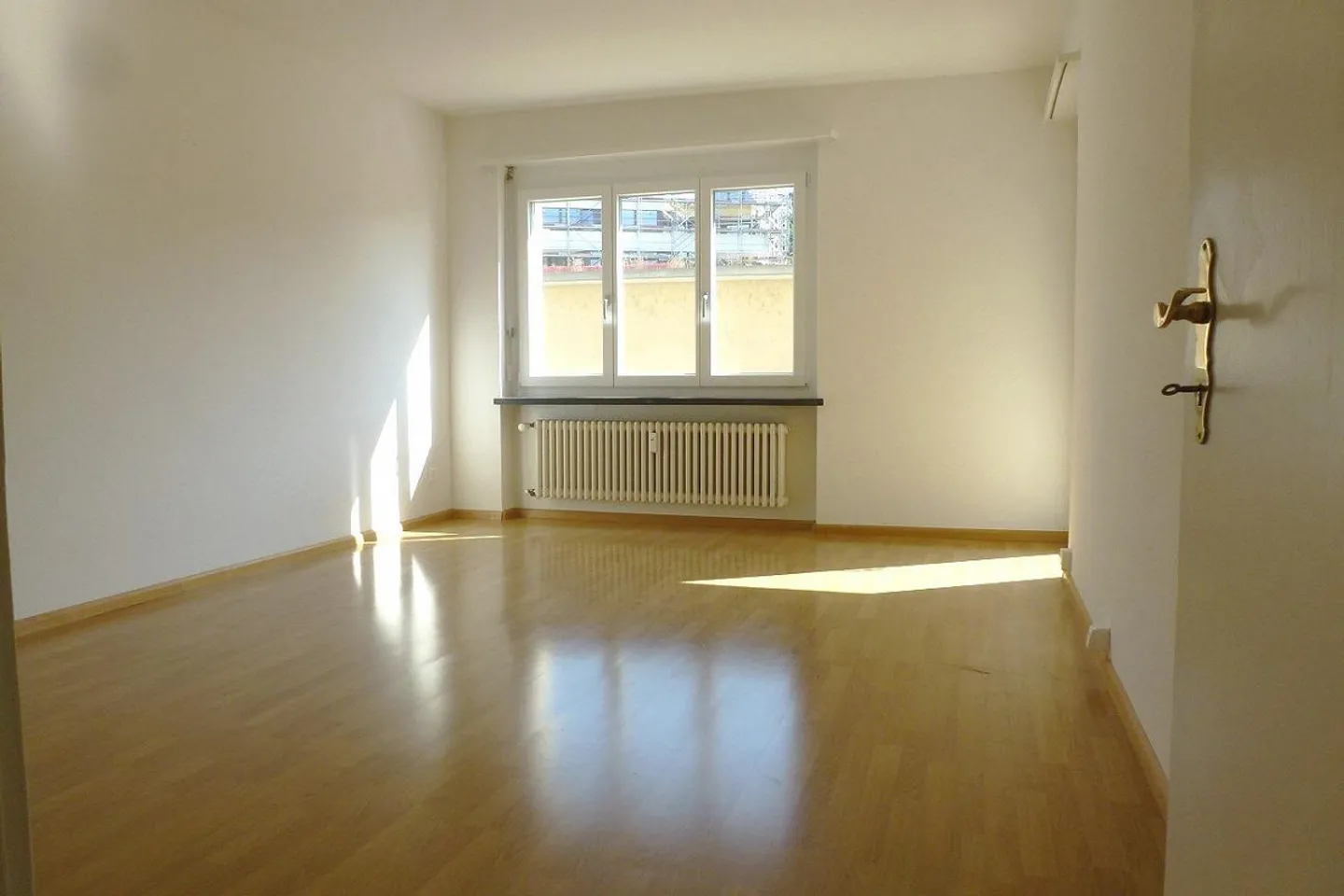 Charmante appartement 2 pièces avec balcon dans le quartier populaire de Neubad - Photo 4 sur 7