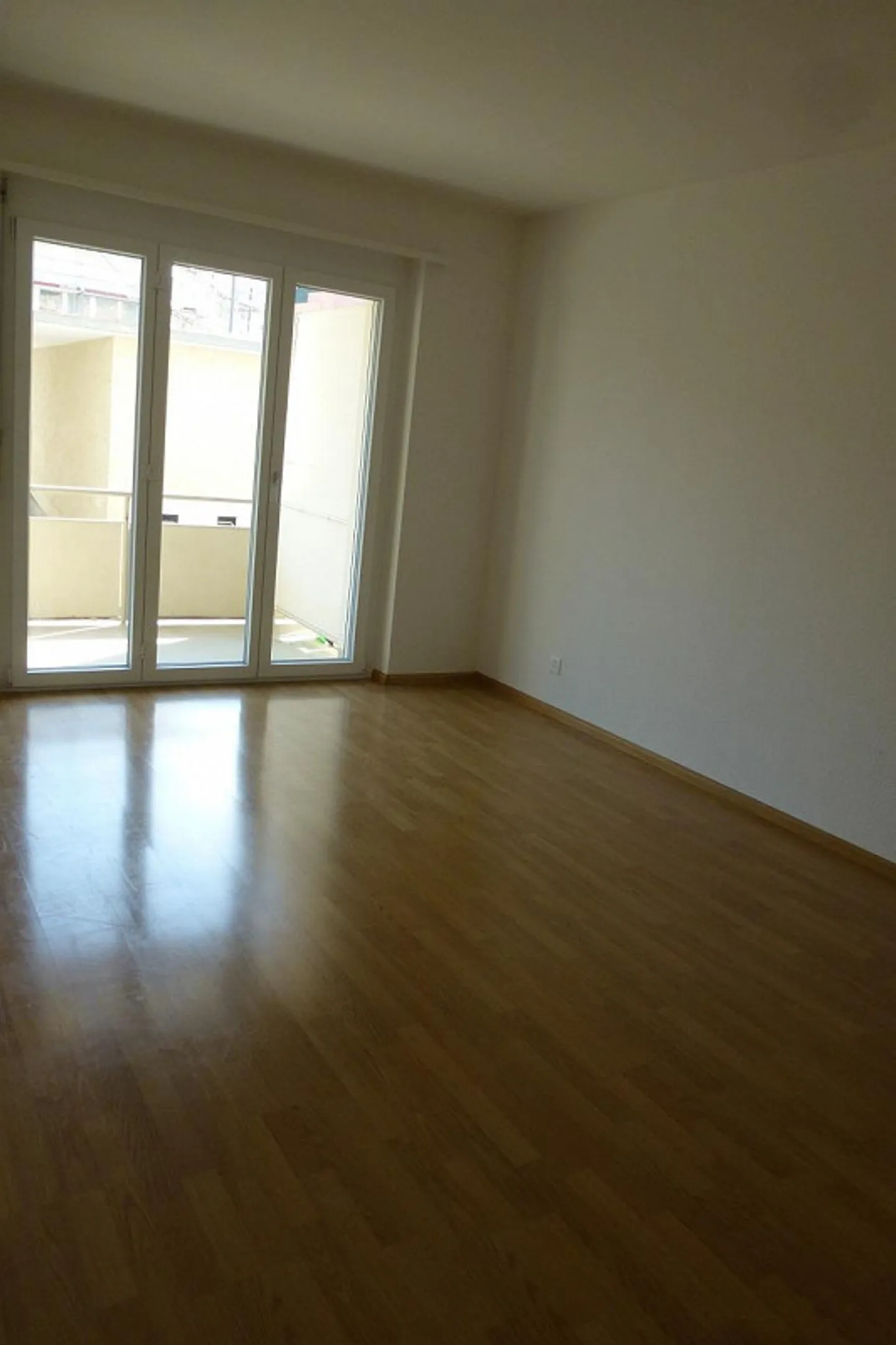 Charmante appartement 2 pièces avec balcon dans le quartier populaire de Neubad - Photo 5 sur 7