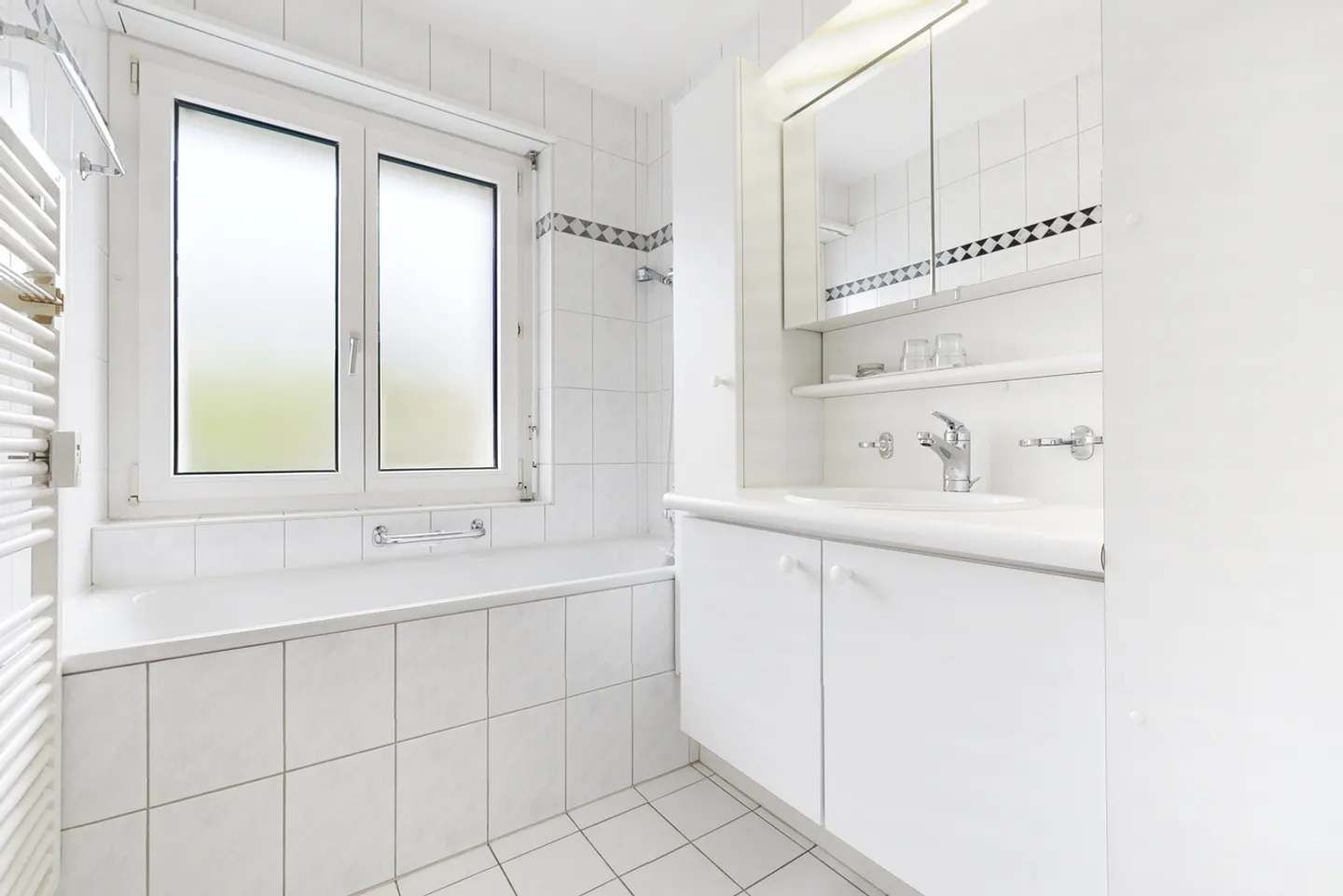 Quiet residential area near city center - Photo 7 of 9