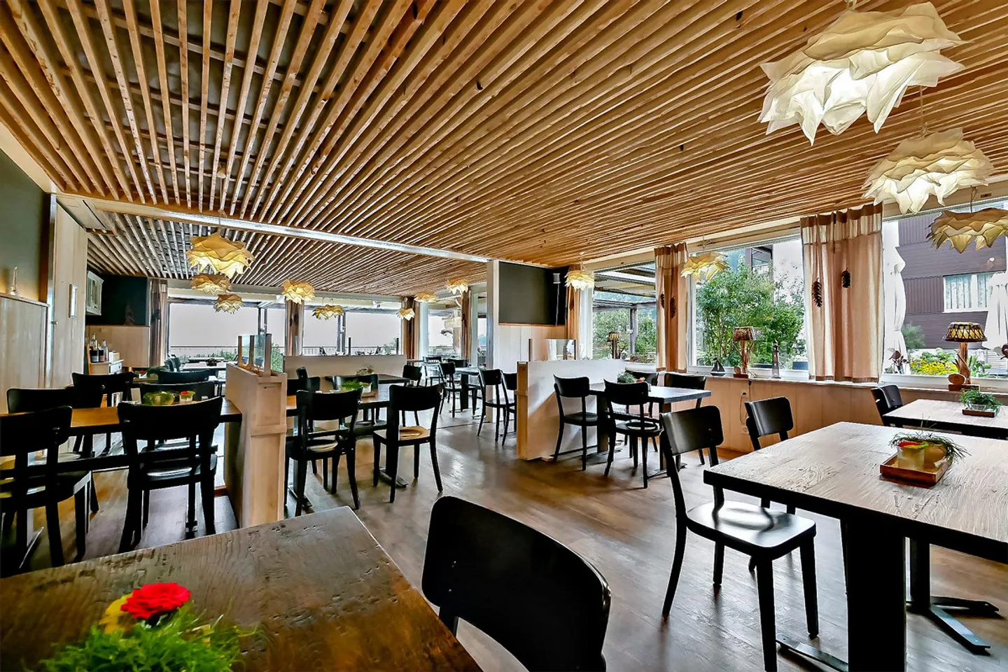 Edificio residenziale con ristorante - Foto 2 di 7