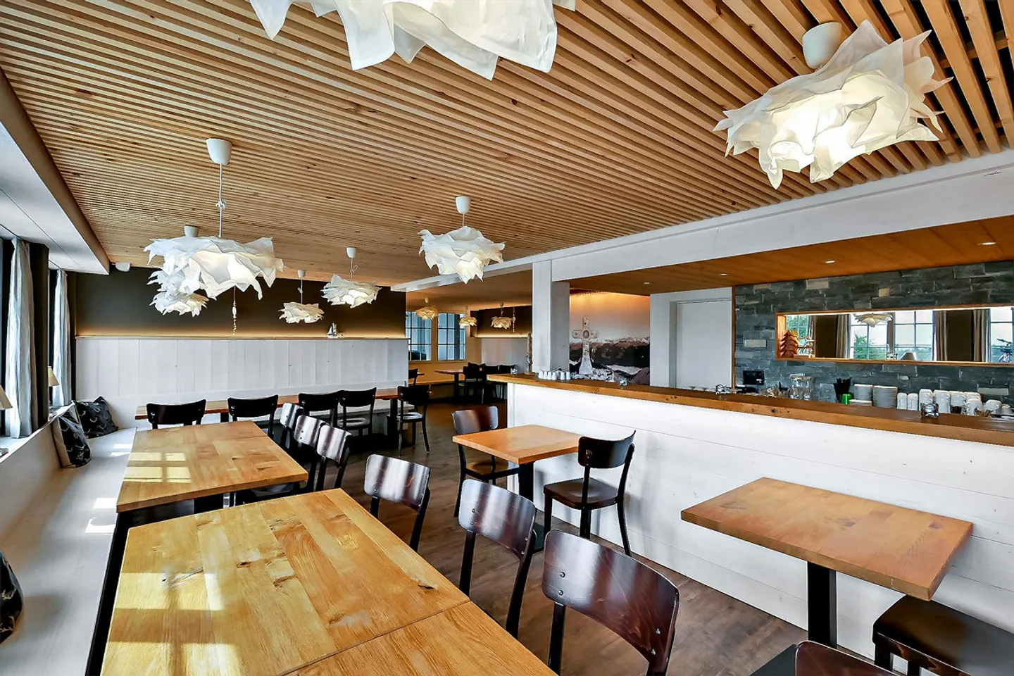 Edificio residenziale con ristorante - Foto 4 di 7