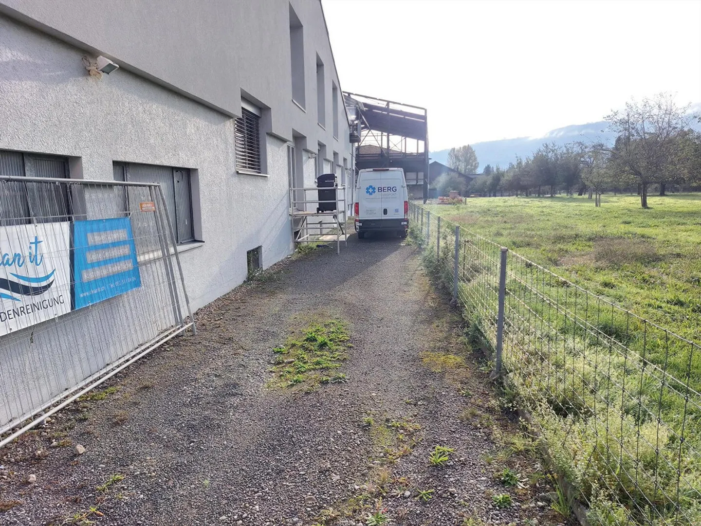 Grosszügige Tandem-Parkfläche - Foto 4 von 4