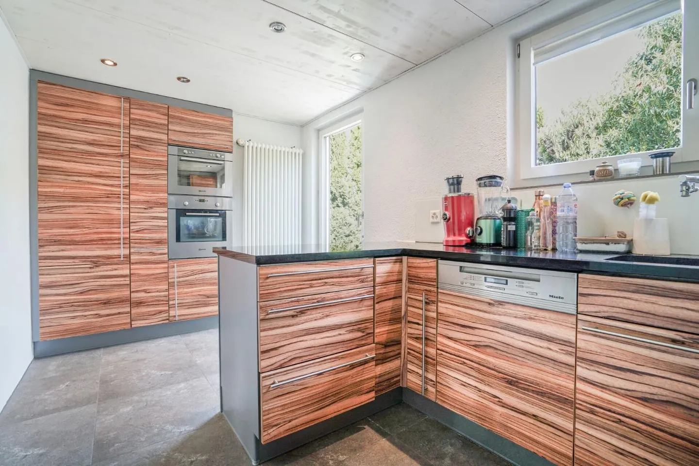 Casa a schiera affascinante a Wetzikon con un'offerta di spazio eccezionale - Foto 5 di 12