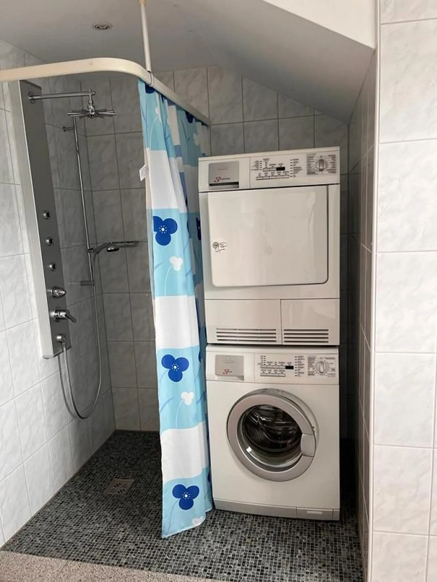 Top penthouse (furnished) with breathtaking view - Photo 9 of 13