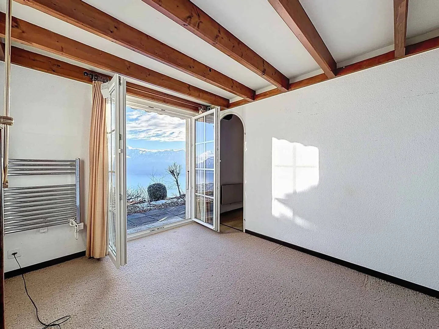 Villa bucolica con vista mozzafiato sul lago e sulle montagne - Foto 8 di 11