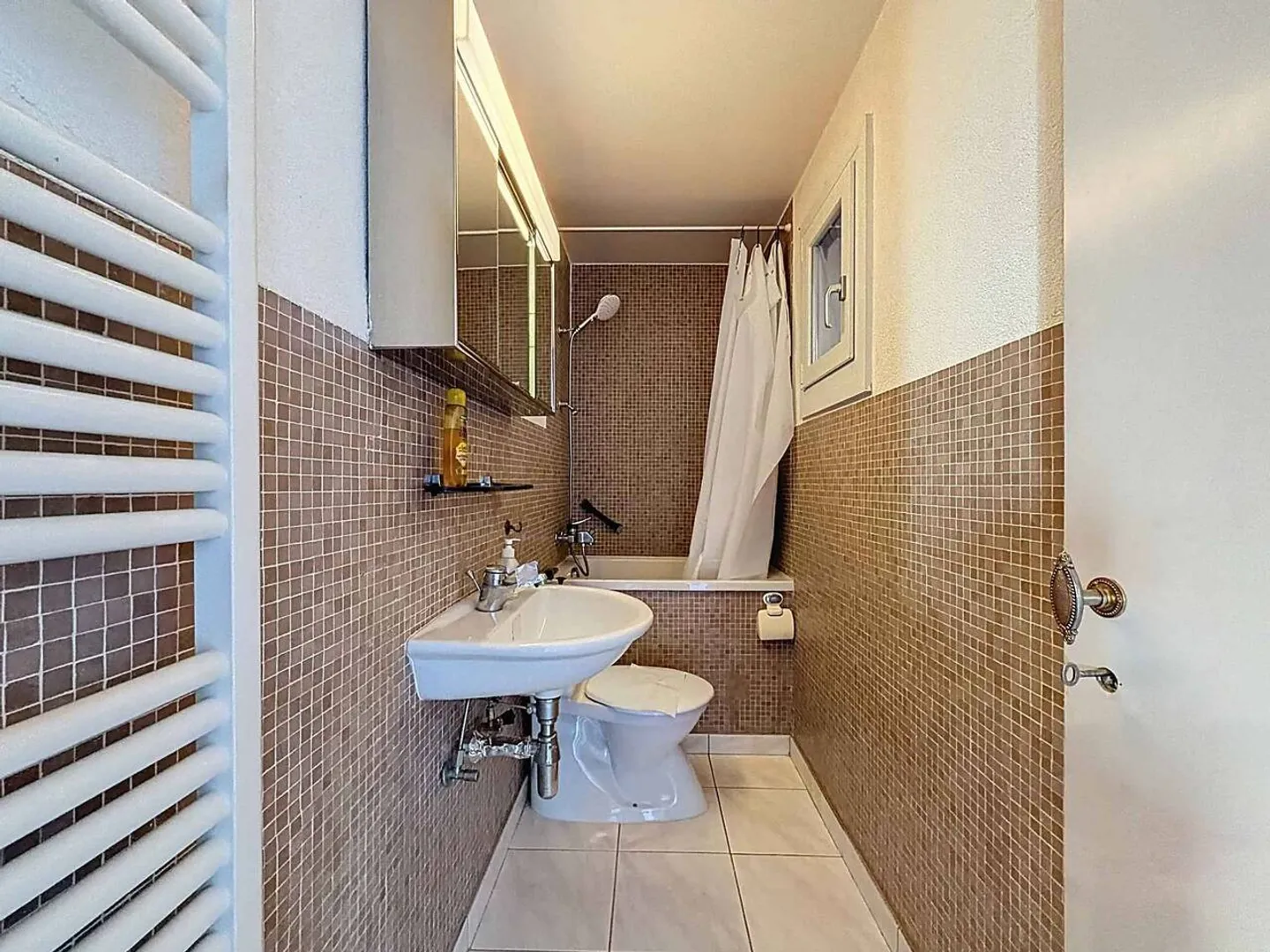 Villa bucolica con vista mozzafiato sul lago e sulle montagne - Foto 10 di 11