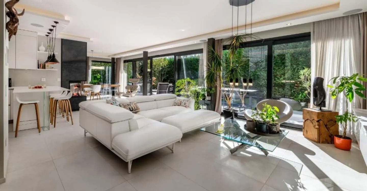Superb contemporary villa of very high quality, Minergie. Exclusively! - Photo 1 of 13