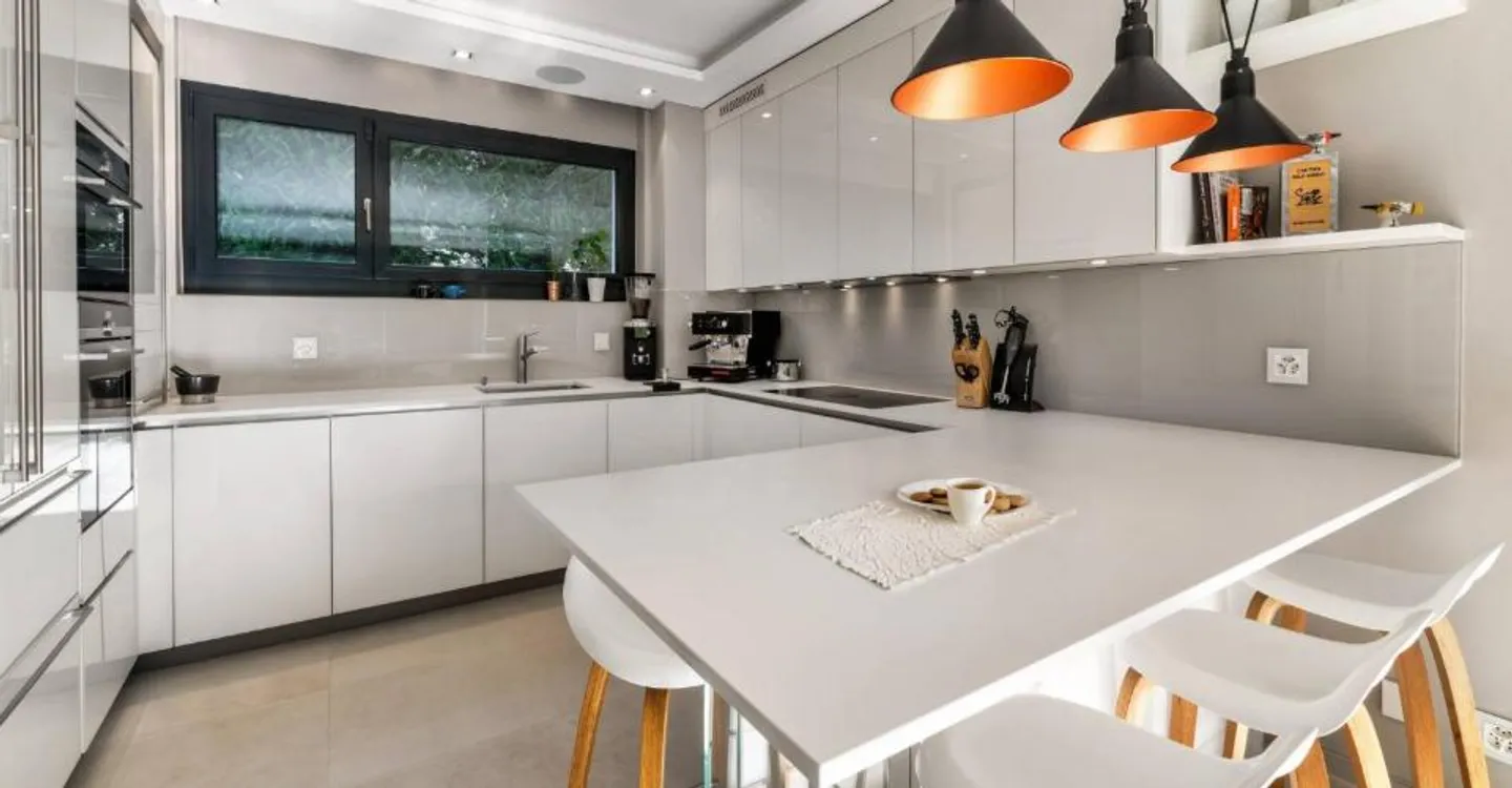 Superb contemporary villa of very high quality, Minergie. Exclusively! - Photo 2 of 13