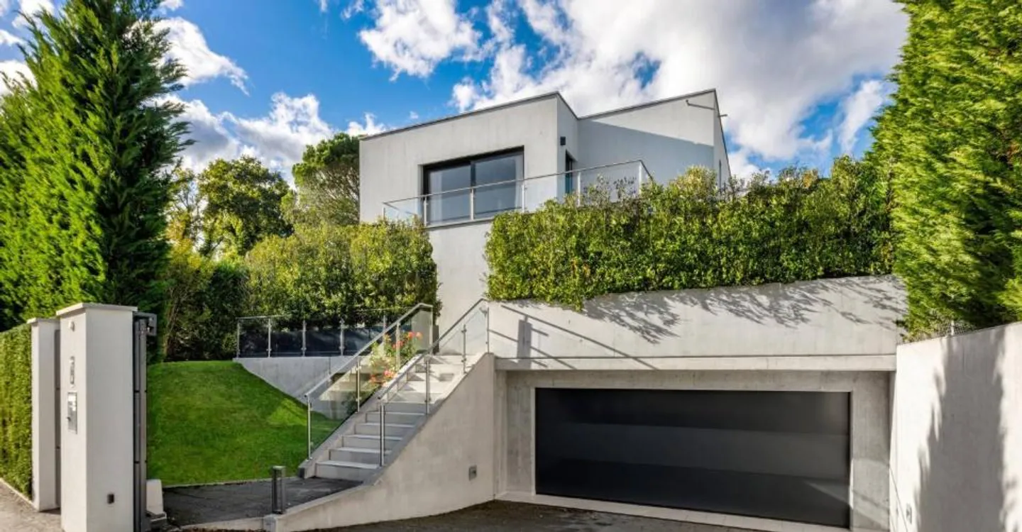 Superb contemporary villa of very high quality, Minergie. Exclusively! - Photo 11 of 13