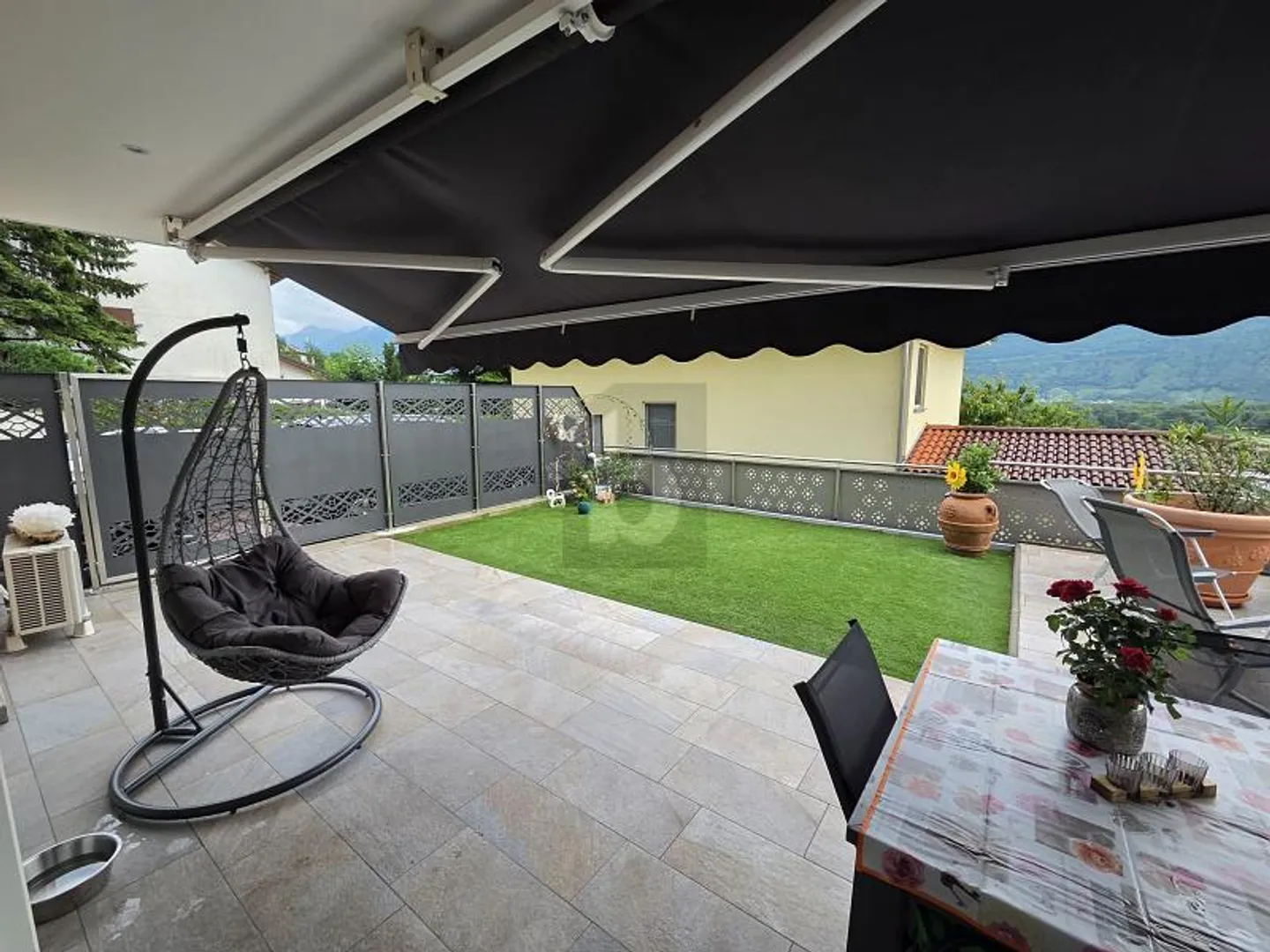 BRIGHT HOUSE WITH POOL - Photo 4 of 6