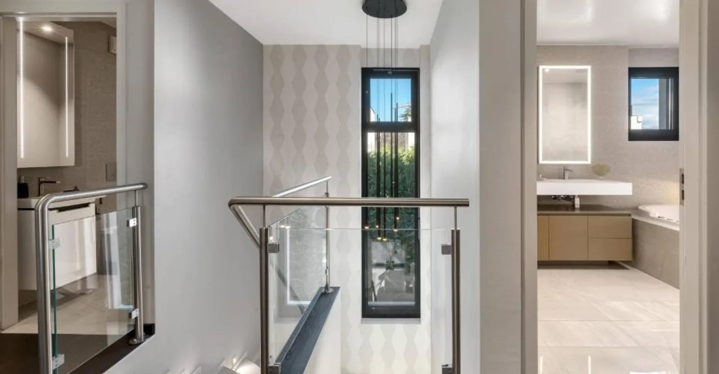 Superb contemporary villa of very high quality, Minergie. Exclusively! - Photo 5 of 13