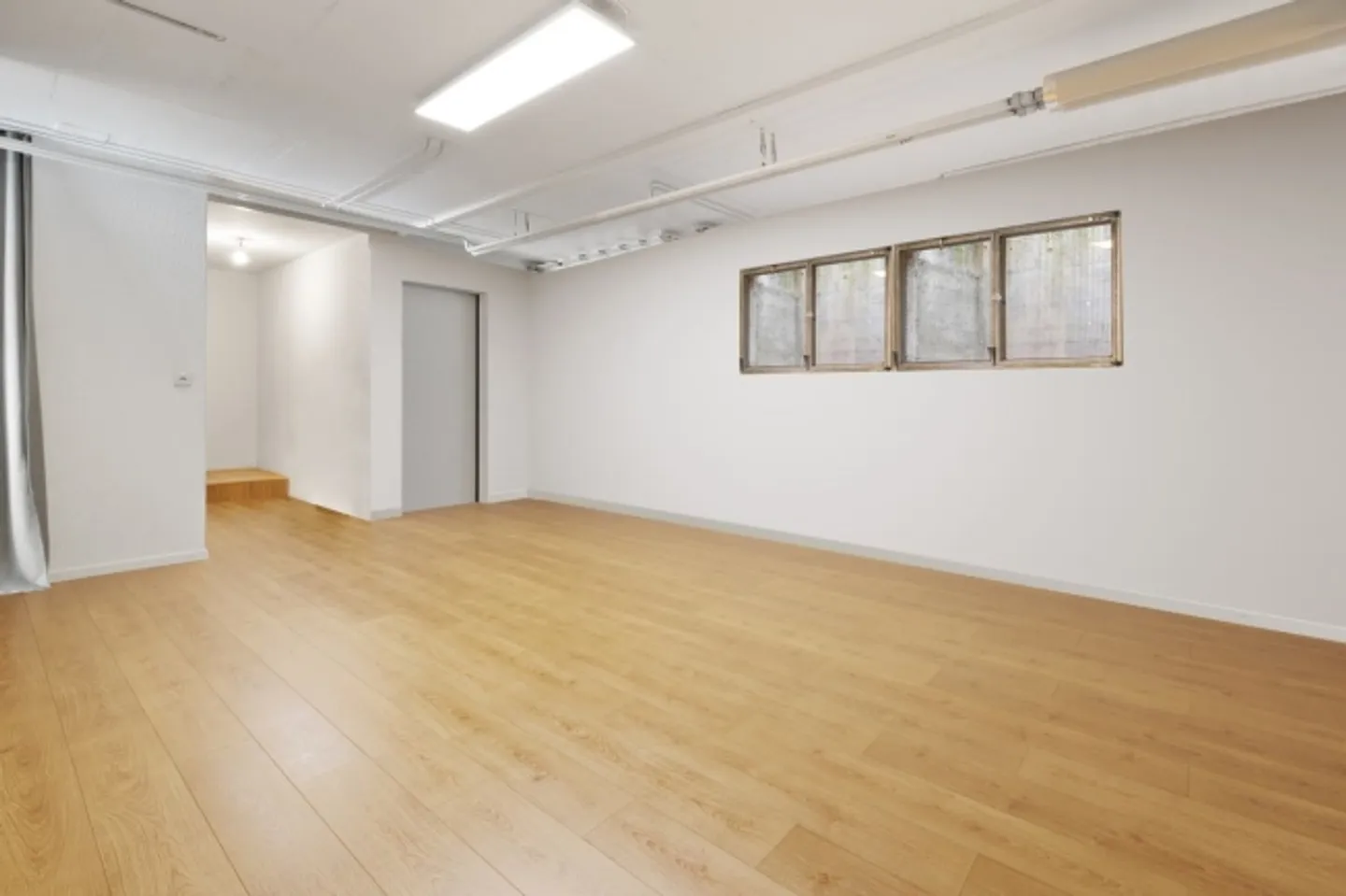 Spacious Terraced House with Garden, View and Development Potential - Photo 9 of 13