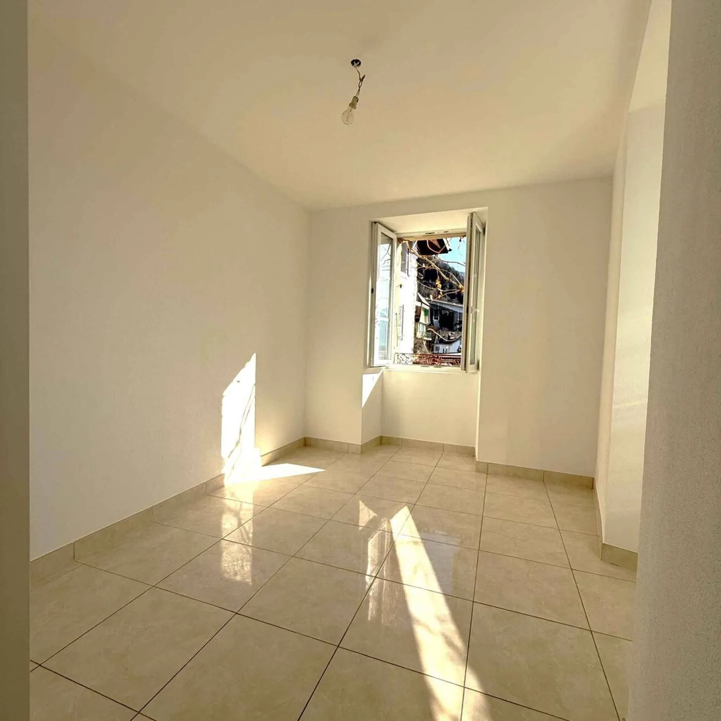 Incantevole appartamento di 3.5 locali con vista lago - Foto 7 di 9