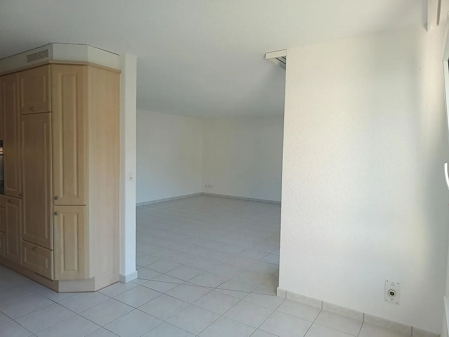 Ampio appartamento soleggiato con vista - Foto 4 di 9