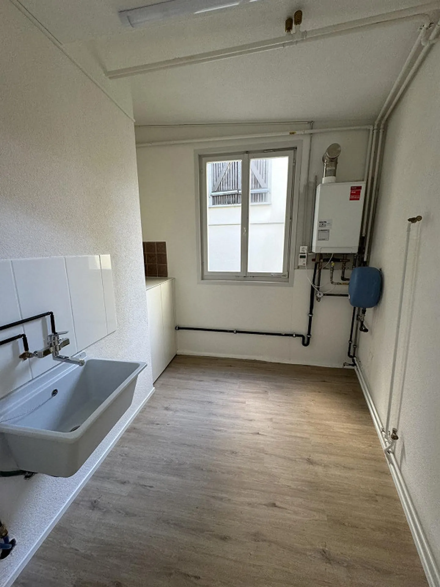 Charming Retail Space in the Old Town - Photo 7 of 10