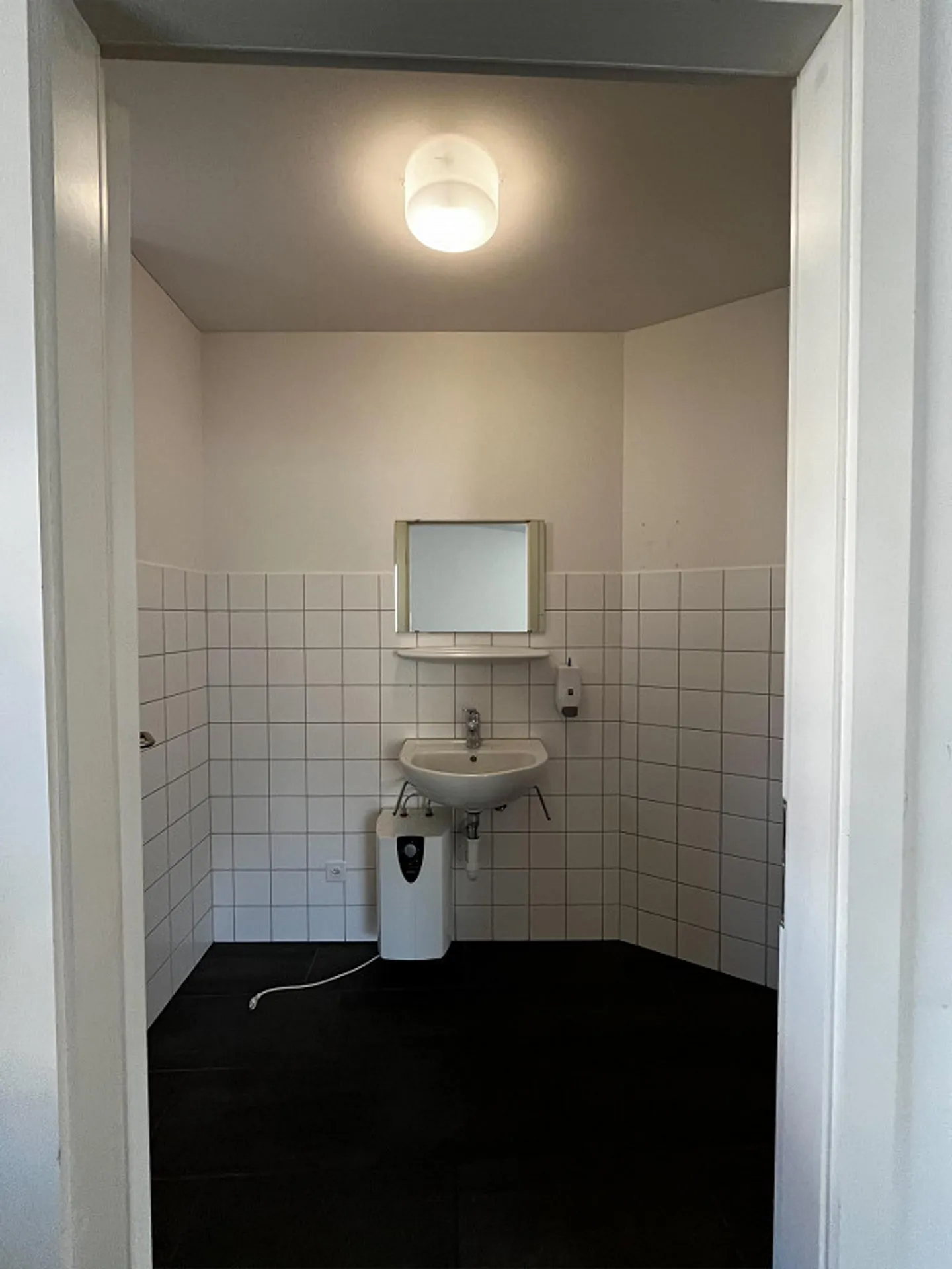 Spazio commerciale affascinante nel quartiere del monastero - Foto 5 di 7