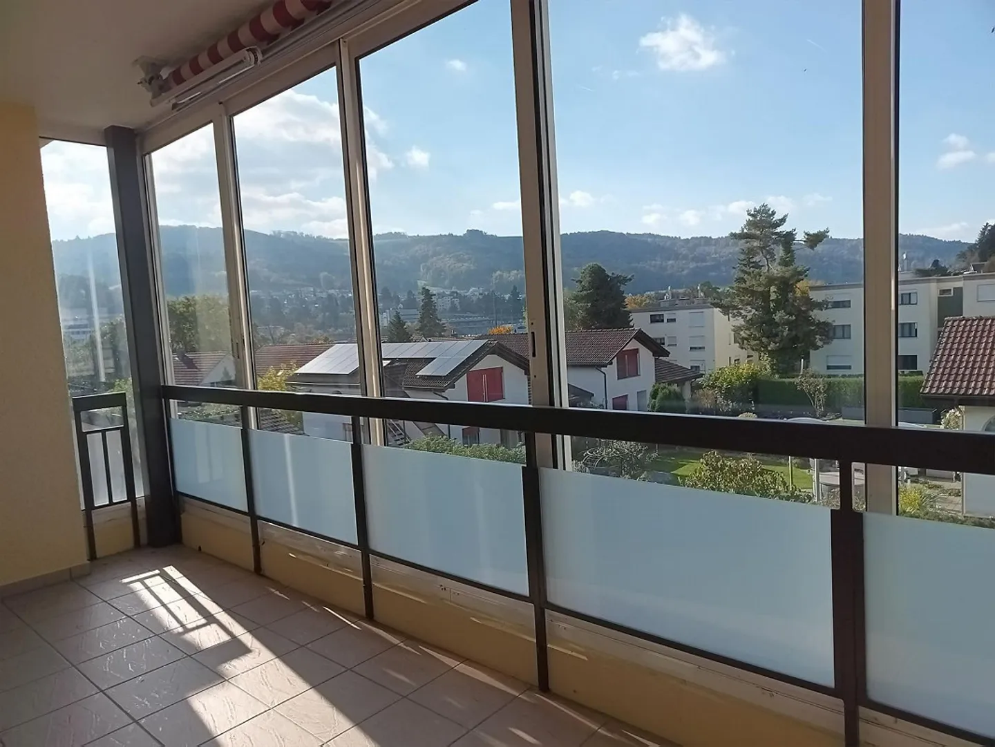 Ampio appartamento soleggiato con vista - Foto 8 di 9