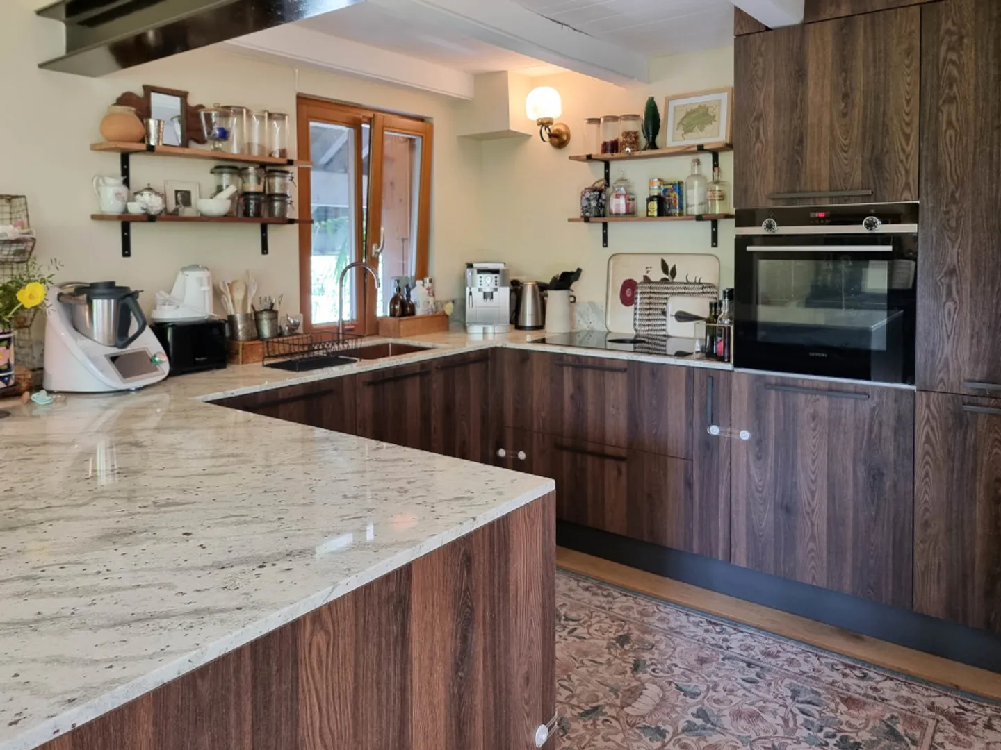 In vendita 
– Elegante duplex ristrutturato con giardino privato a Presinge - Foto 2 di 11