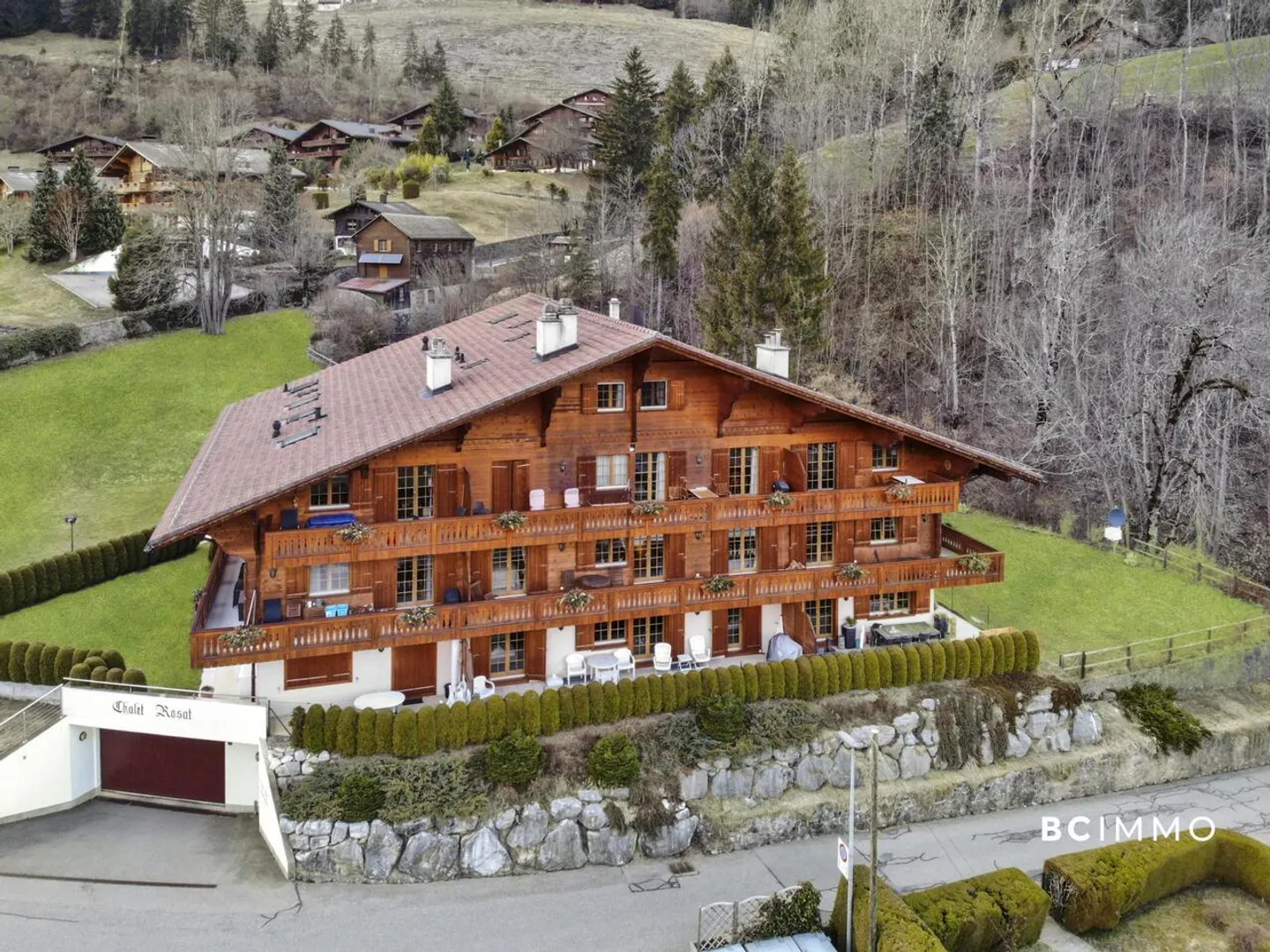 Superbo attico duplex con vista panoramica sul Pays d'Enhaut | Esclusiva BC IMMO - Foto 9 di 12