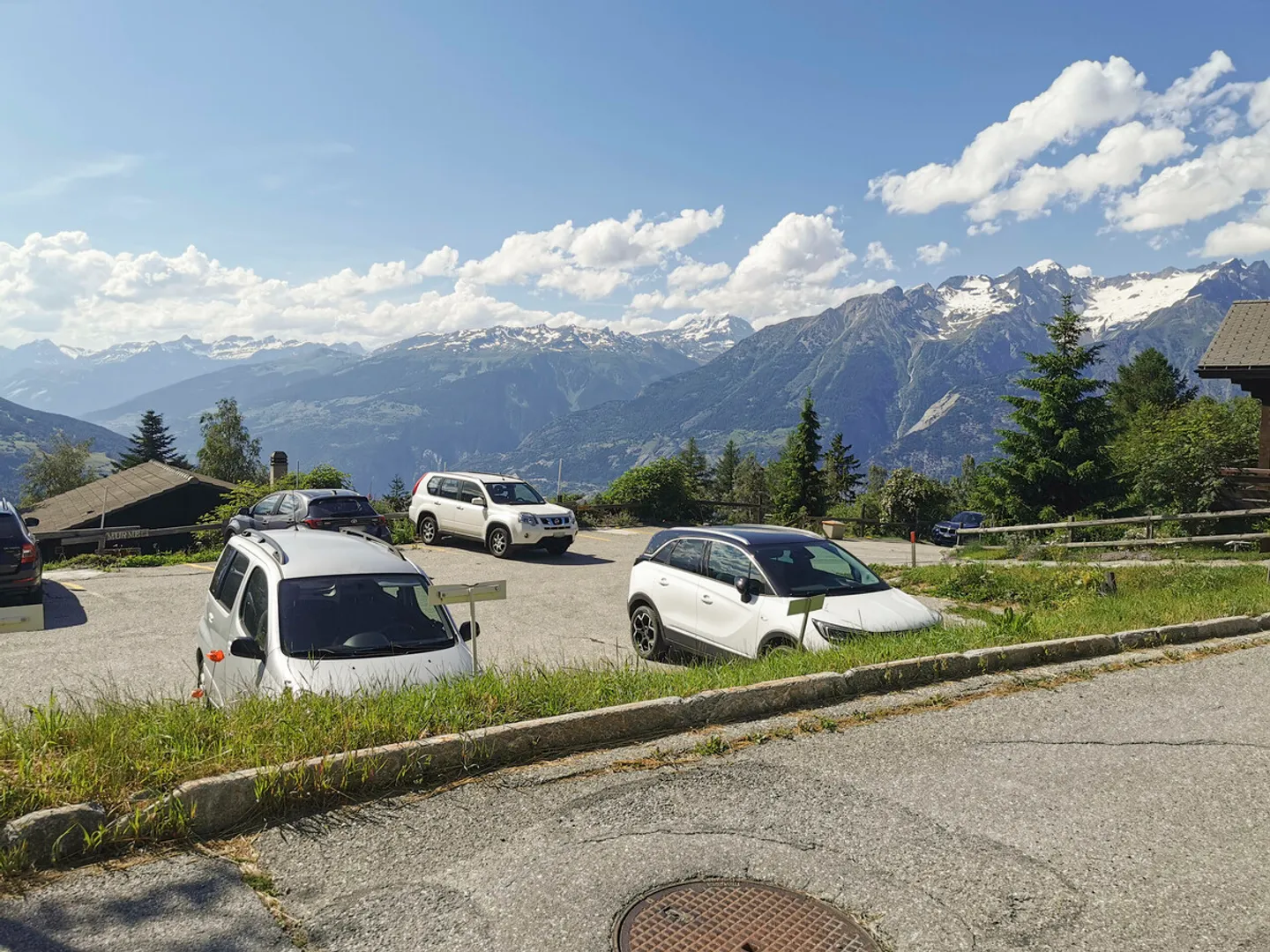 Place de parking dans un emplacement central à Bürchen (zone de maisons de vacances) - Photo 2 sur 4
