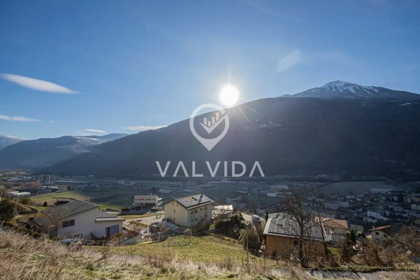 Terreno soleggiato con progetto a Steg - Foto 1 di 7