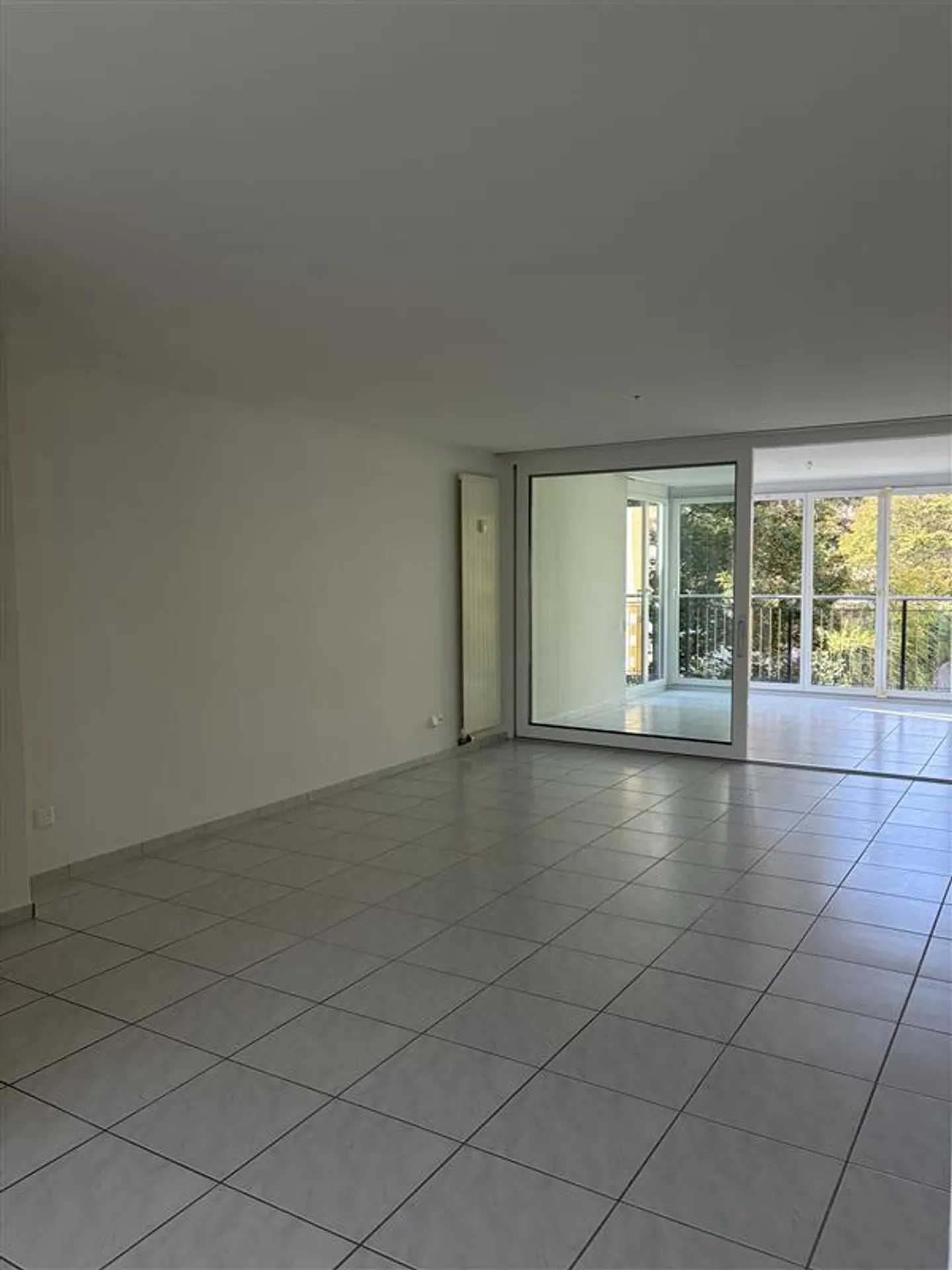 Ampio appartamento di 3,5 locali nel cuore di Pratteln - Foto 2 di 9
