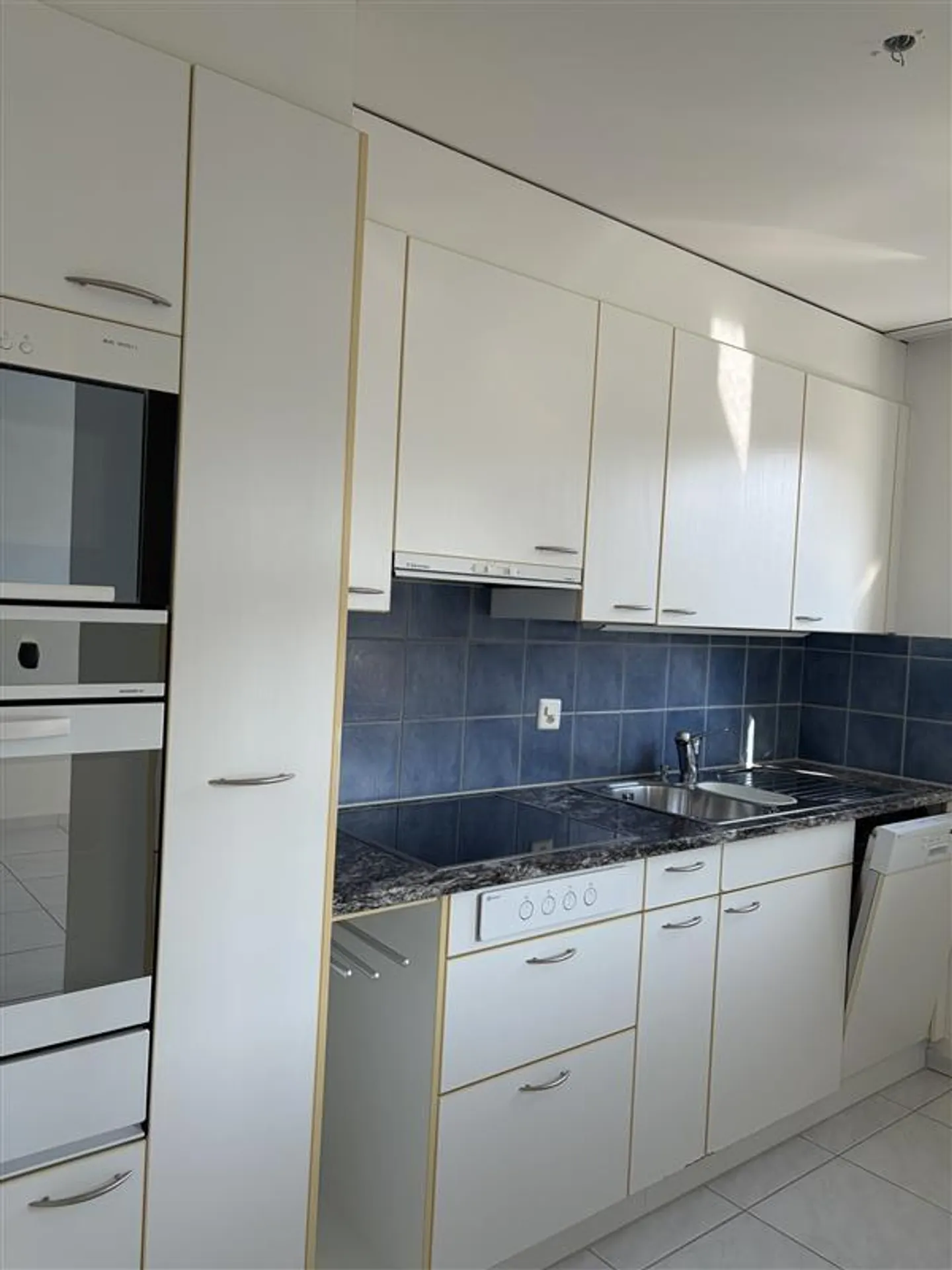 Ampio appartamento di 3,5 locali nel cuore di Pratteln - Foto 5 di 9