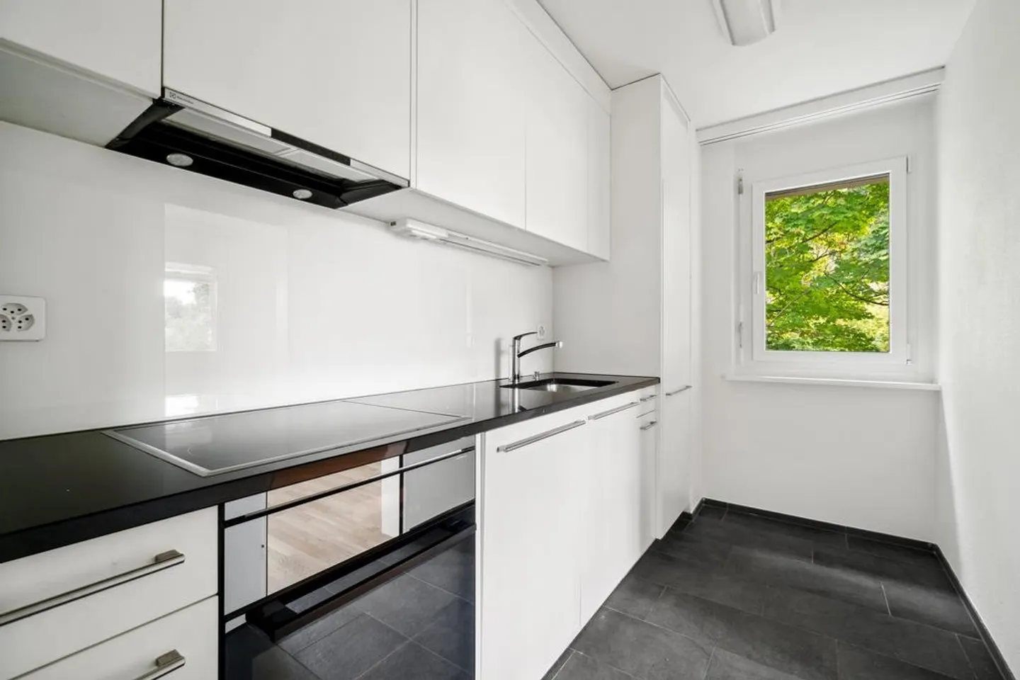 Appartement 4.5 pièces dans un quartier familial - Photo 3 sur 8