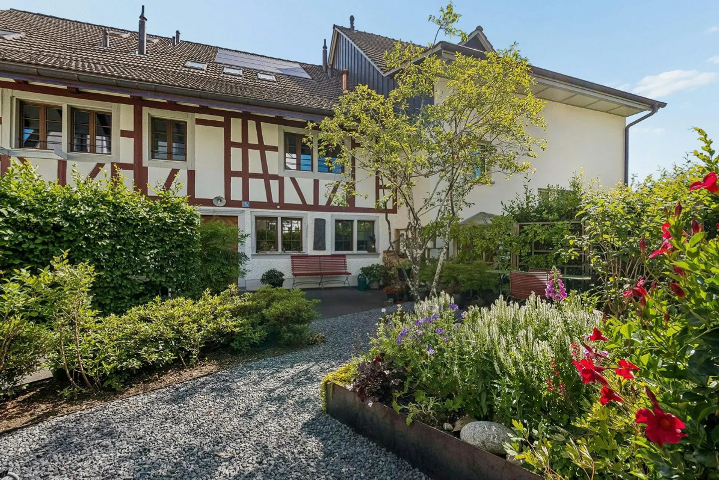 Modernes 5-Zimmer-Familienhaus - Foto 2 von 13