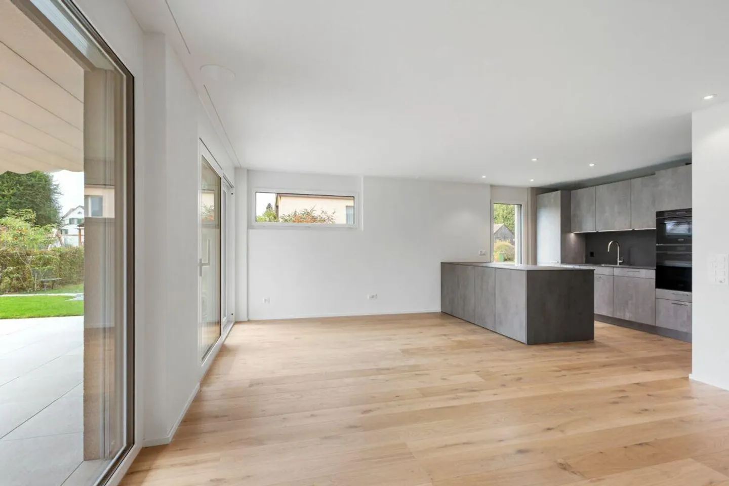 Maison jumelée de haute qualité avec jardin et deux places de stationnement dans le garage souterrain dans un emplacement calme - Photo 6 sur 17