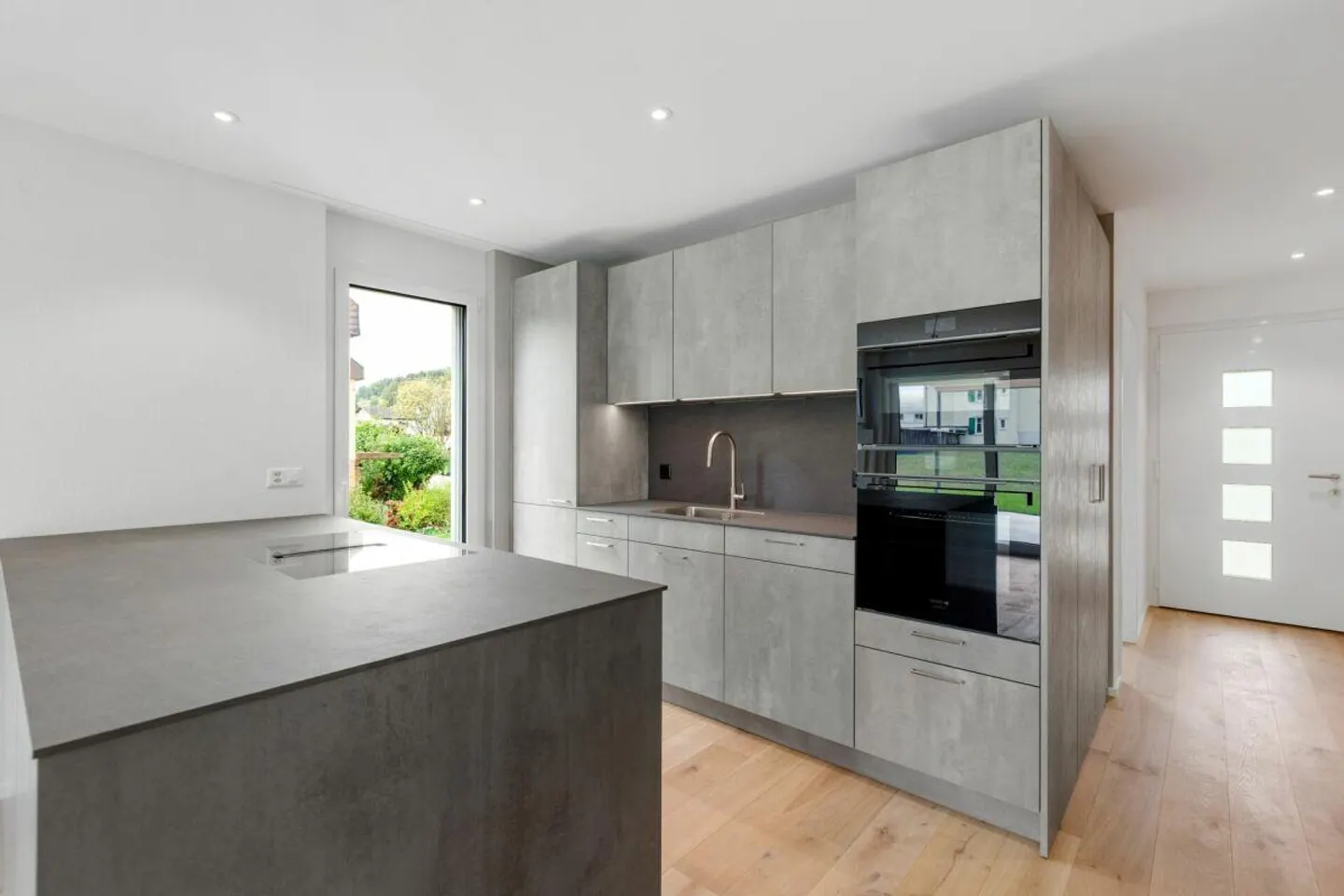 Maison jumelée de haute qualité avec jardin et deux places de stationnement dans le garage souterrain dans un emplacement calme - Photo 8 sur 17