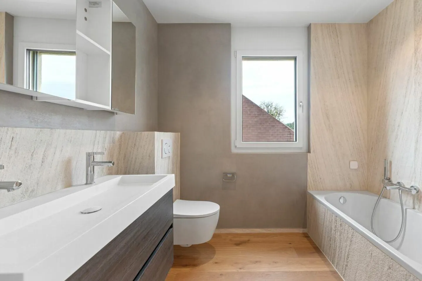 Maison jumelée de haute qualité avec jardin et deux places de stationnement dans le garage souterrain dans un emplacement calme - Photo 9 sur 17