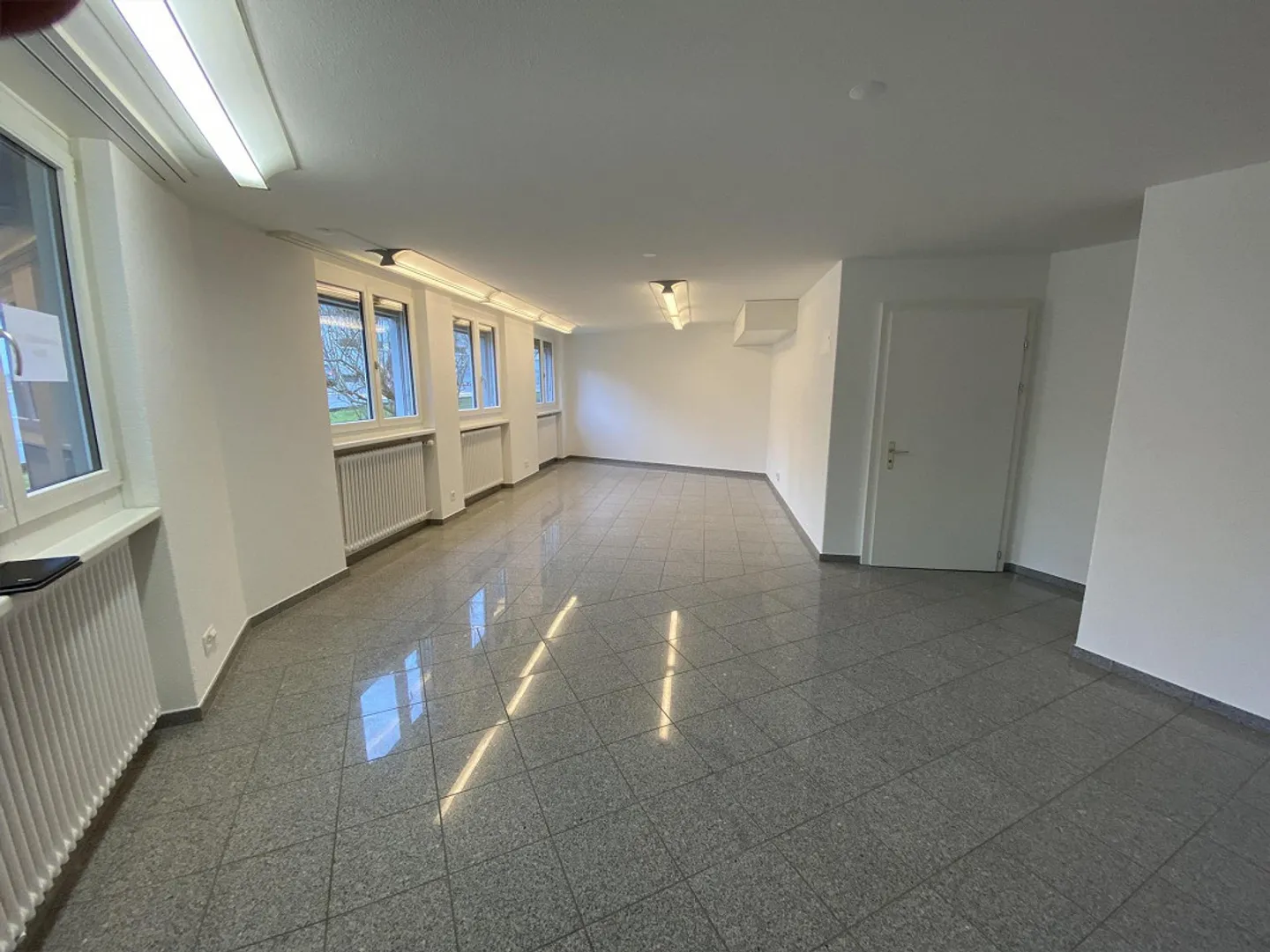 Spazio commerciale 25 m2 - Foto 3 di 7