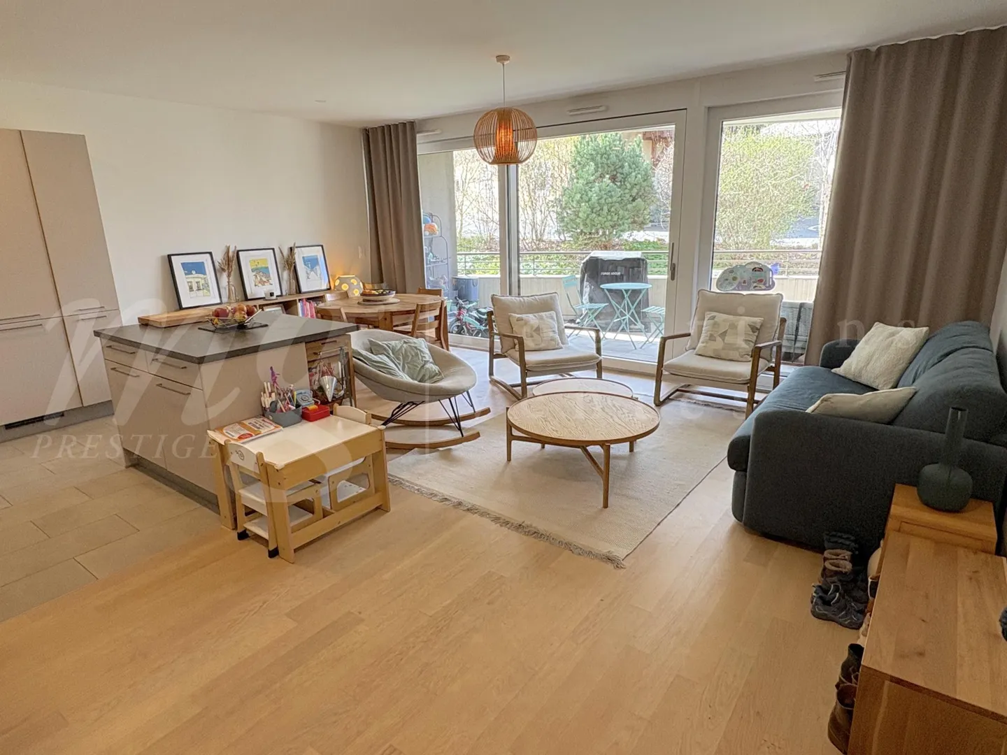 Charming Apartment with Terrace - Photo 2 of 13