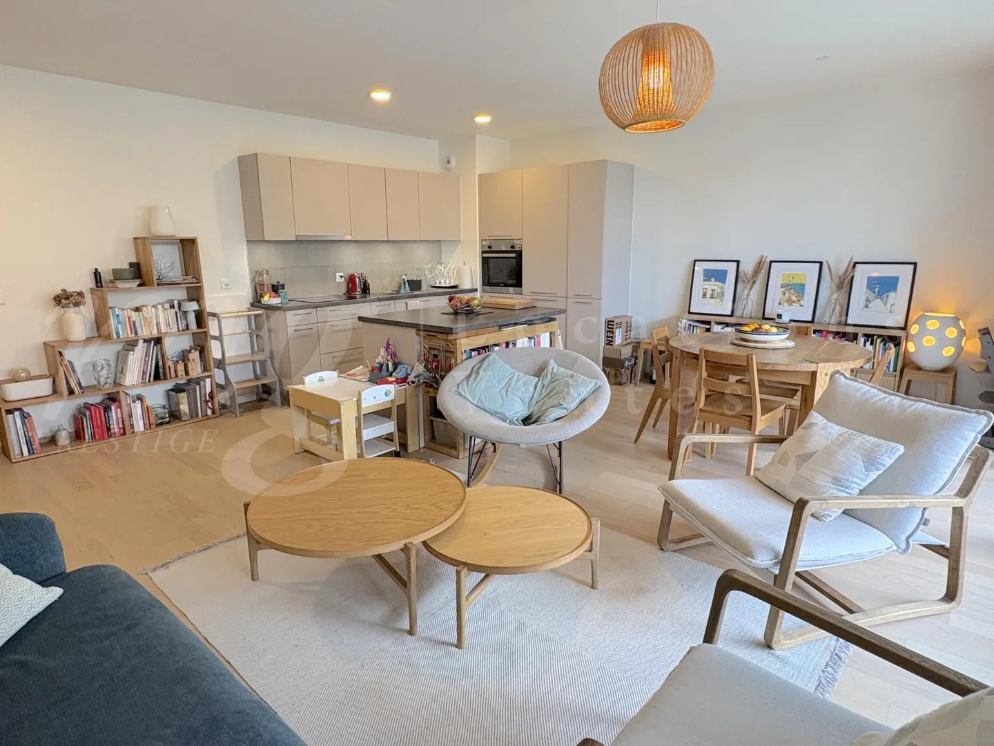 Charming Apartment with Terrace - Photo 3 of 13