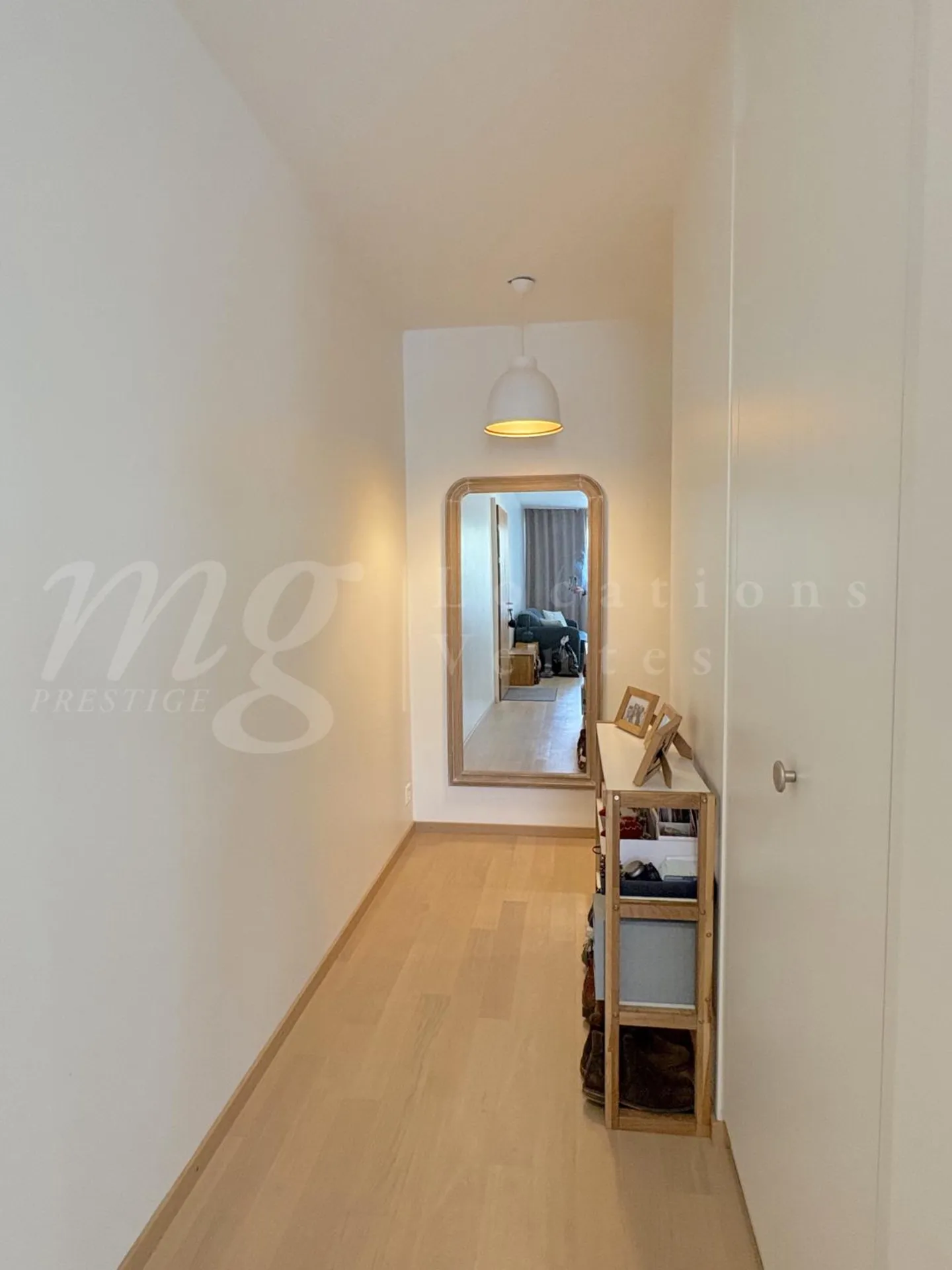 Charming Apartment with Terrace - Photo 5 of 13