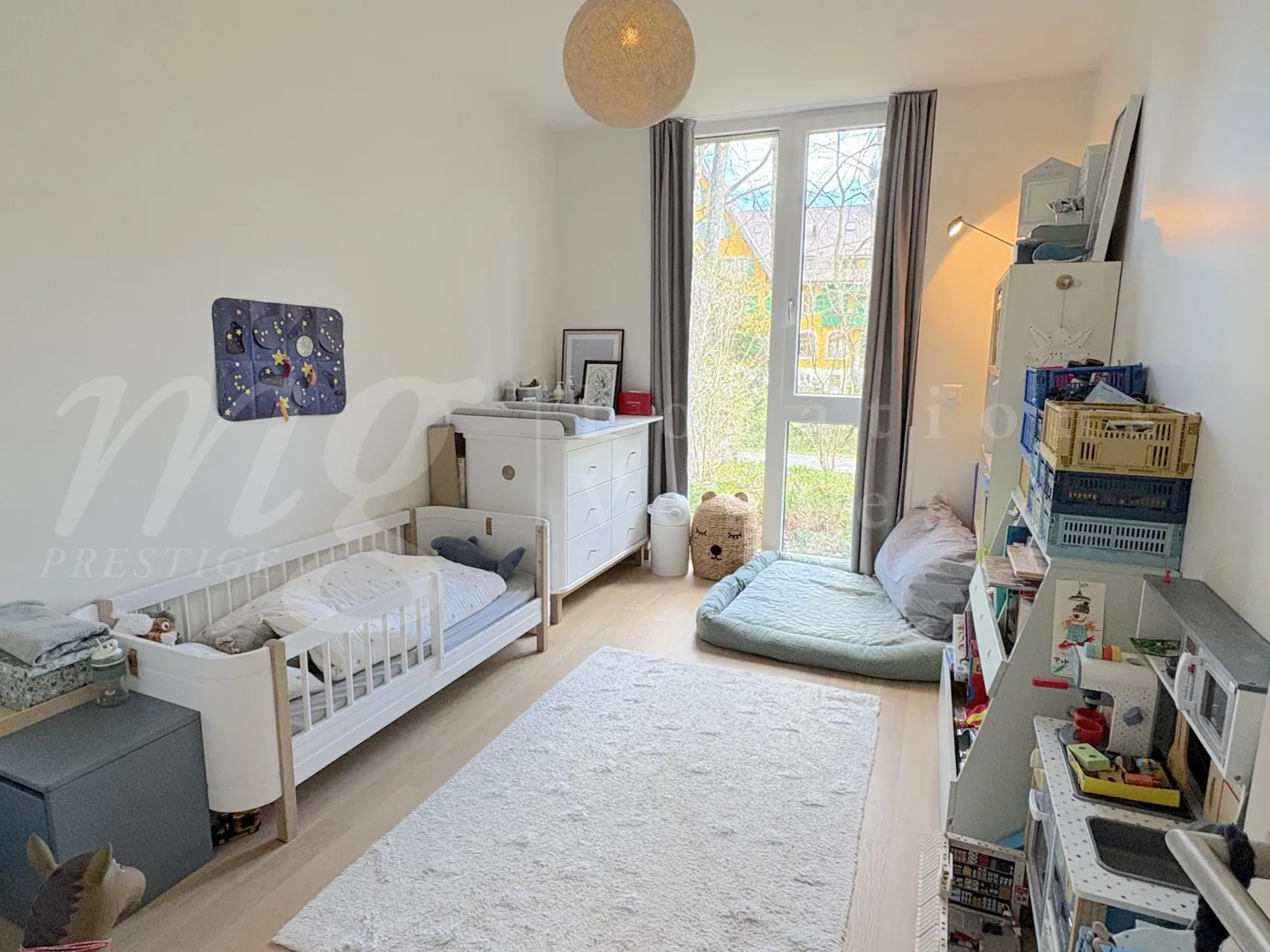 Charming Apartment with Terrace - Photo 7 of 13