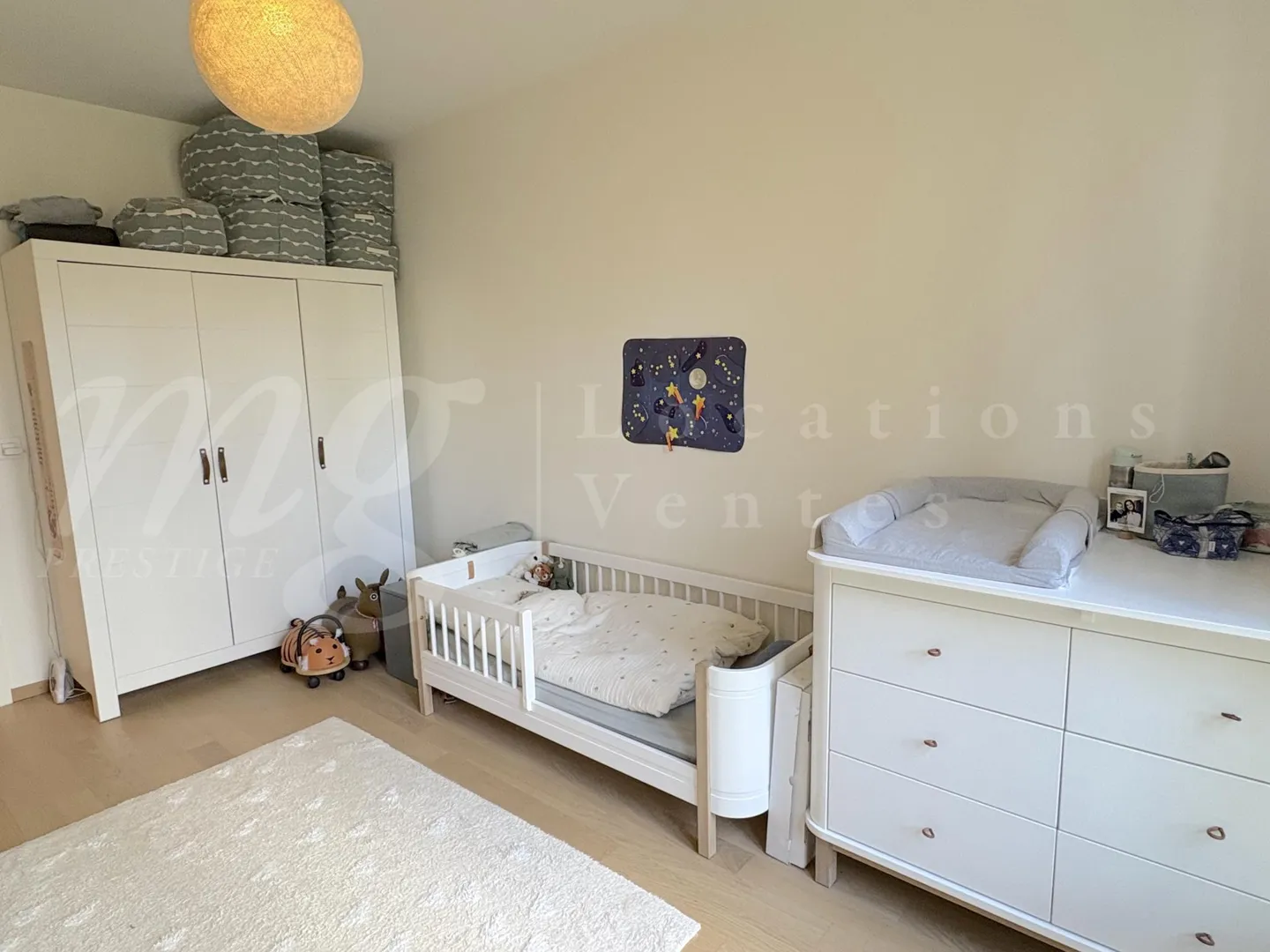 Charming Apartment with Terrace - Photo 8 of 13