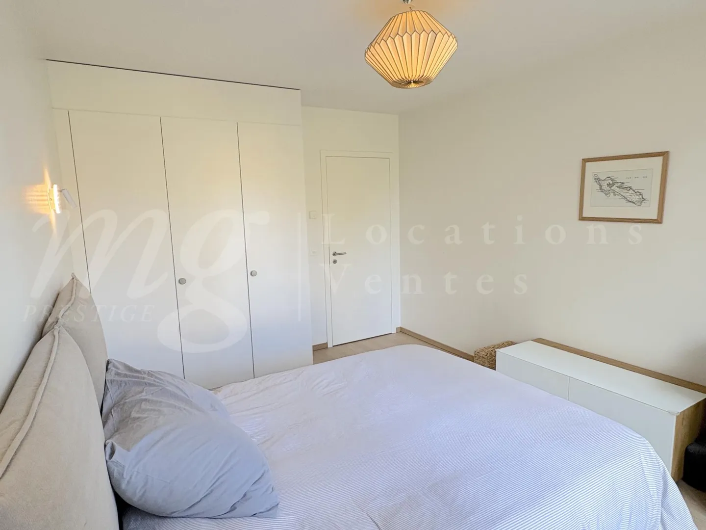 Charming Apartment with Terrace - Photo 10 of 13